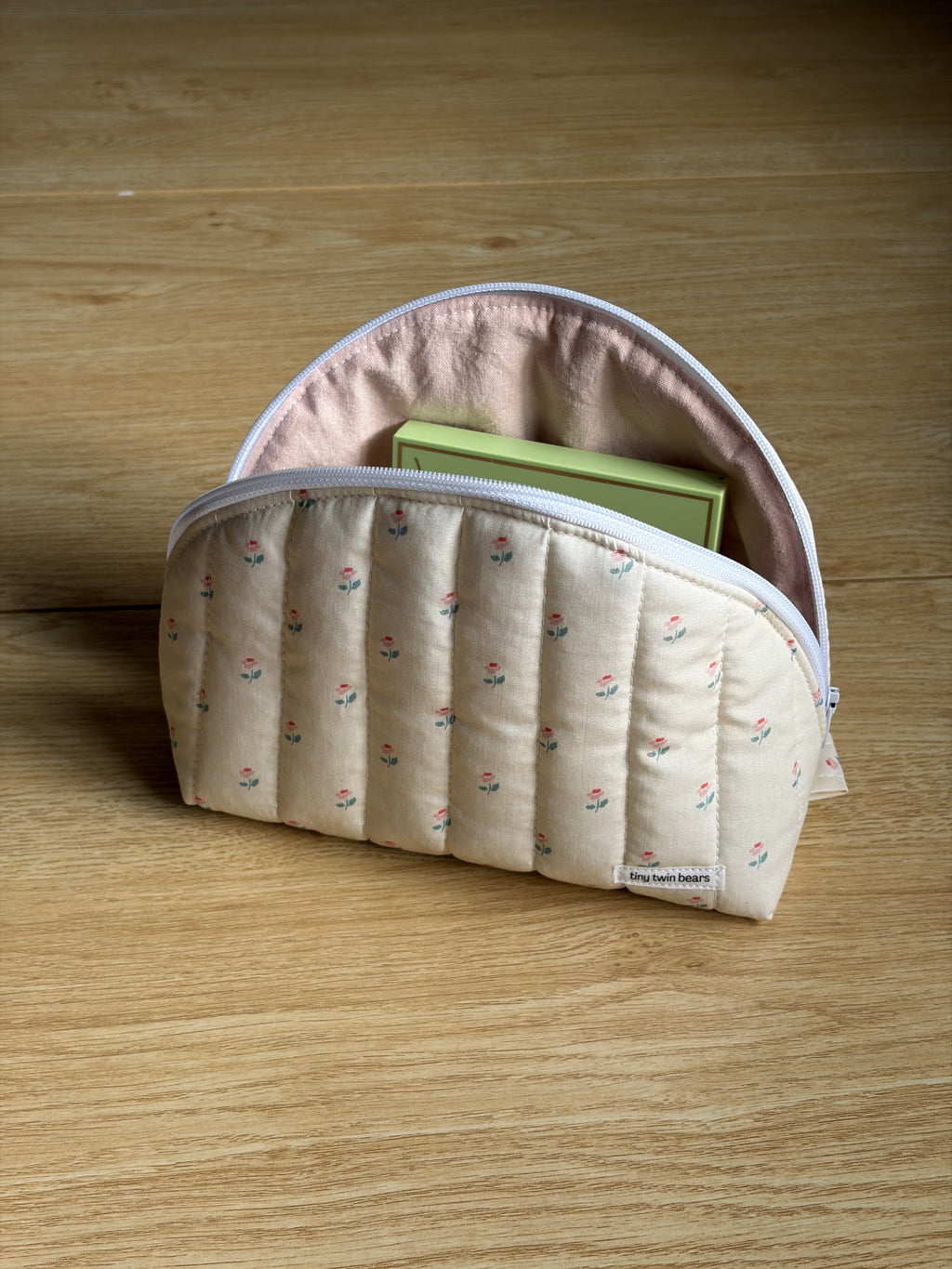 Dainty Floral Medium Clamshell Pouch