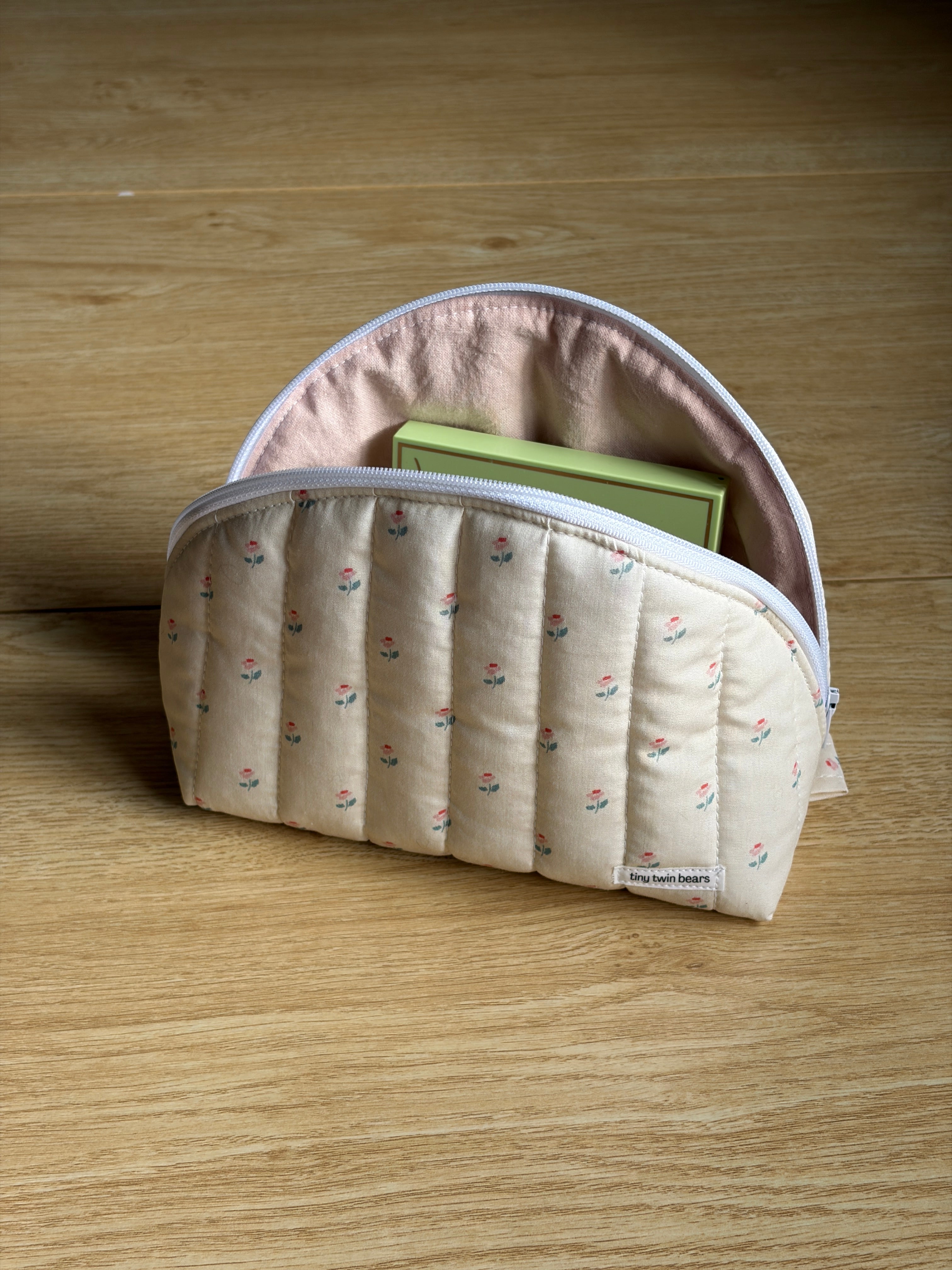 Dainty Floral Medium Clamshell Pouch