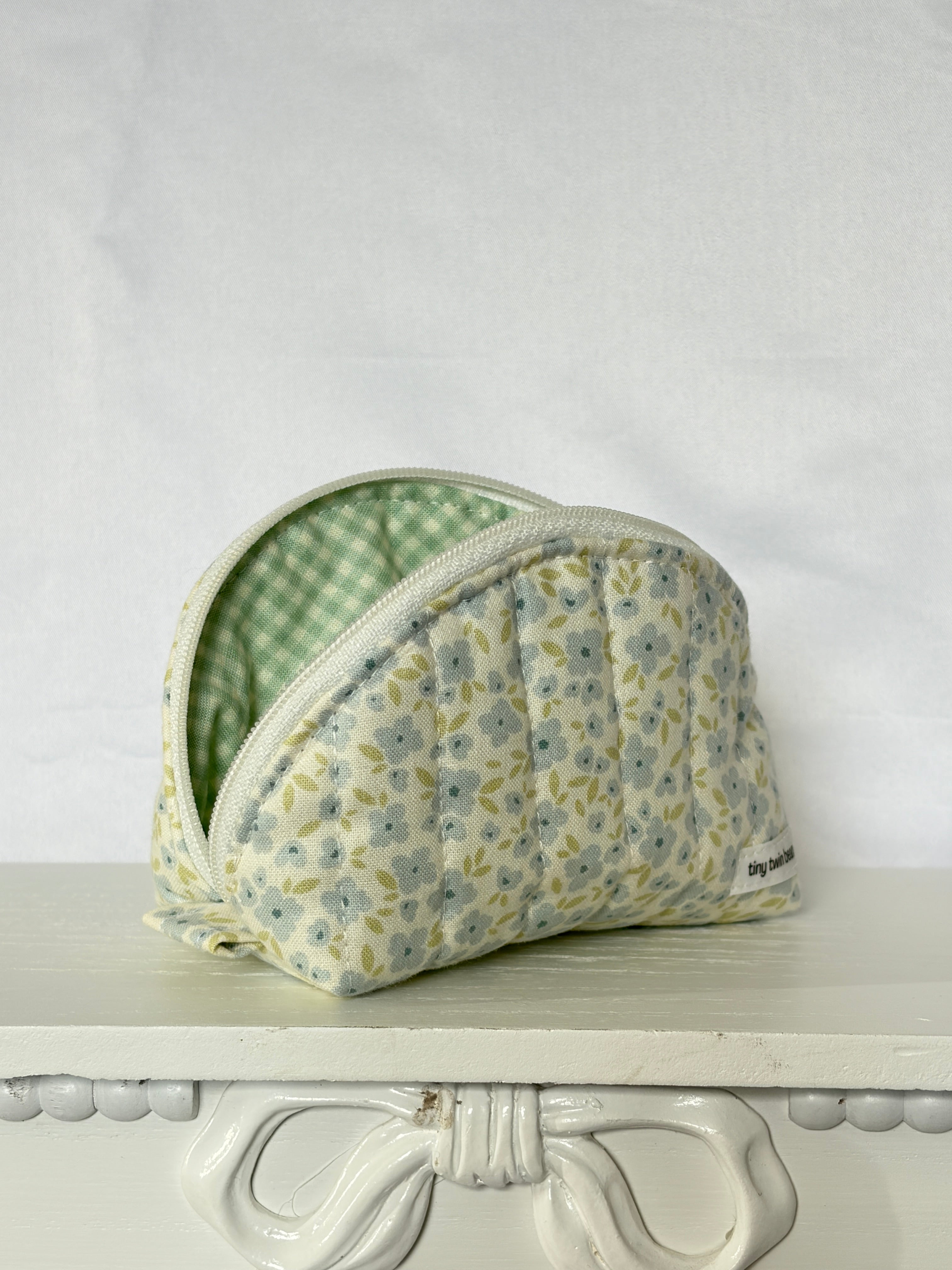 Blue Picnic Small Clamshell Pouch