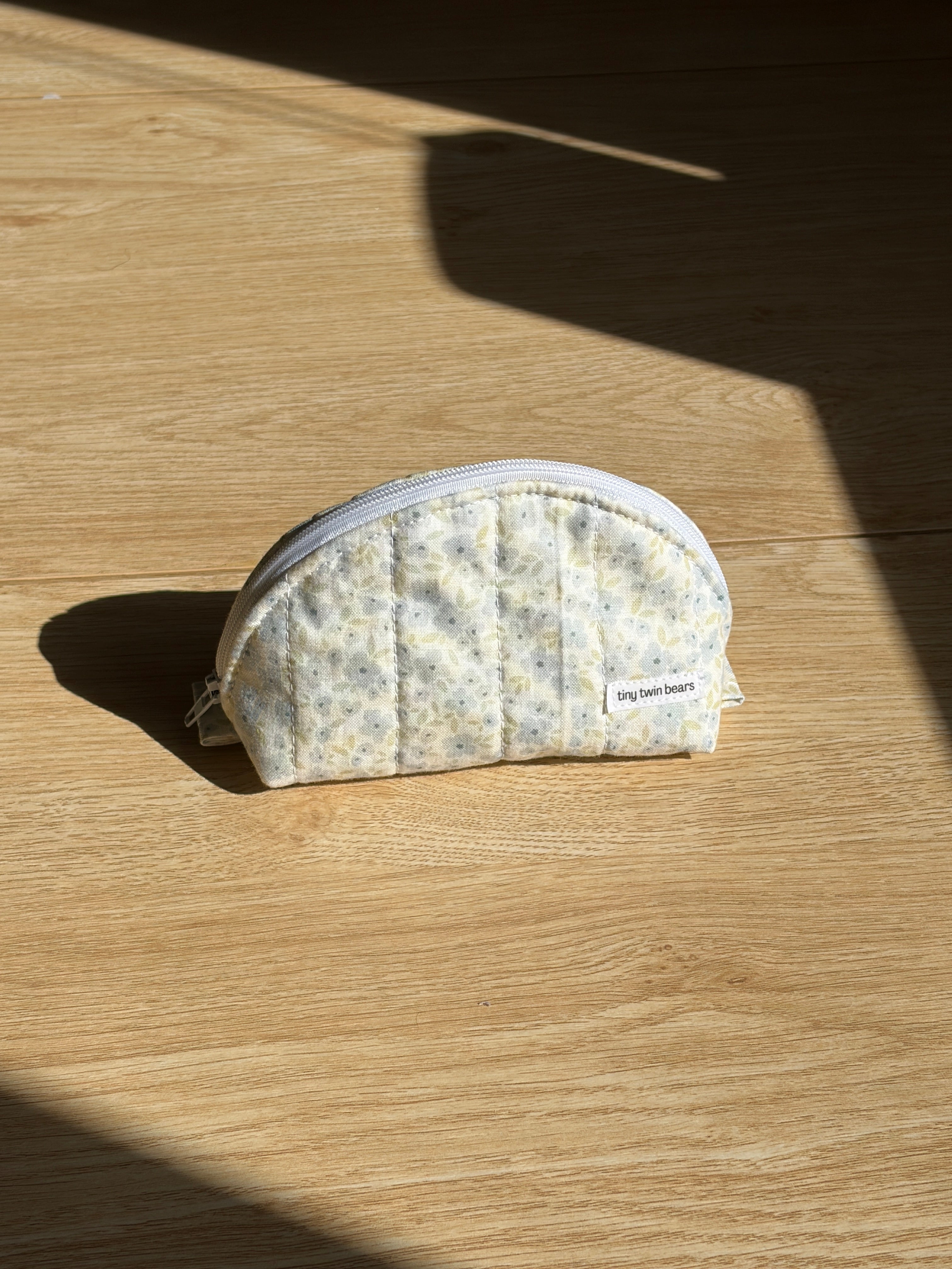 Blue Picnic Small Clamshell Pouch