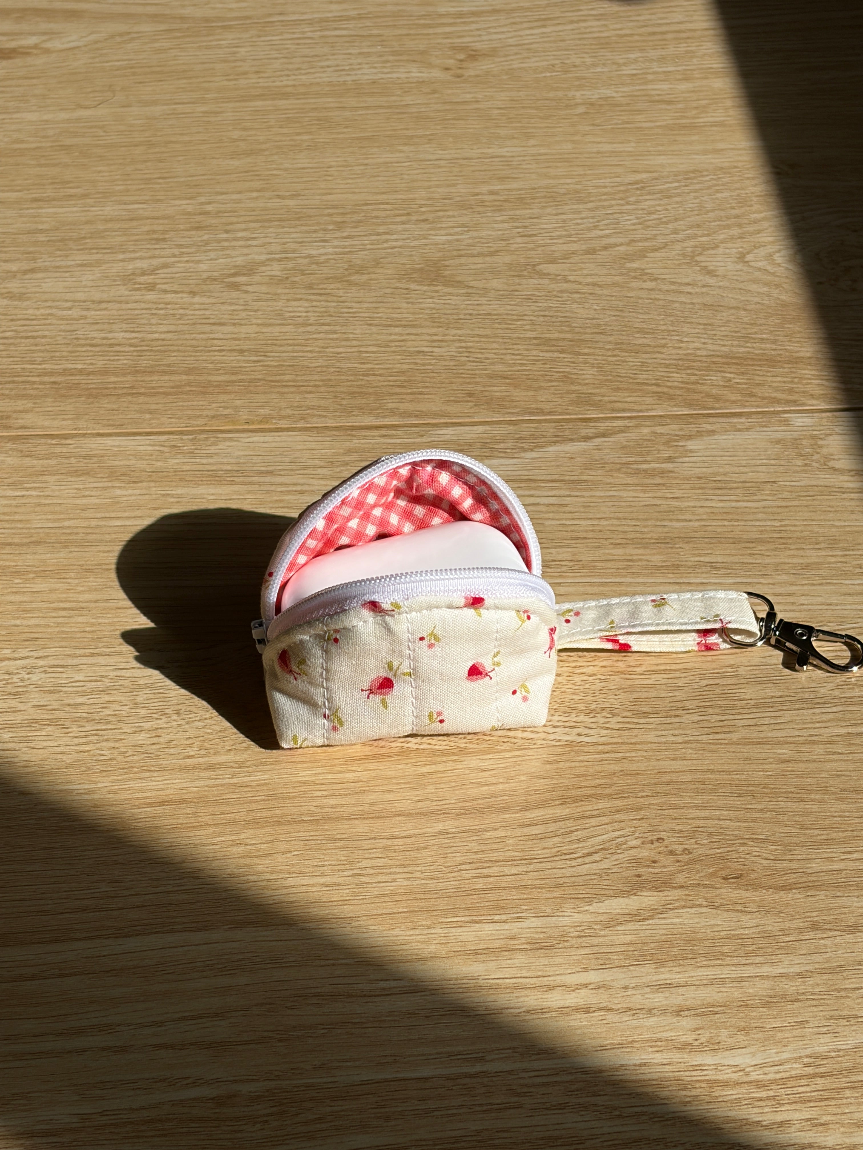 Lady Bug Quilted Keychain Clam Pouch