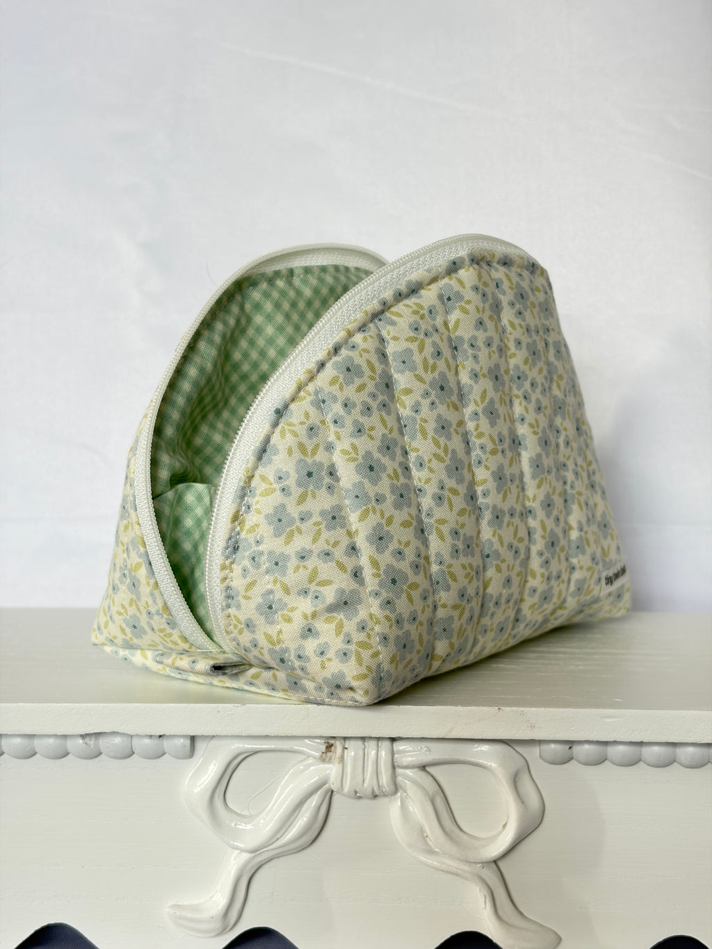 Blue Picnic Medium Clamshell Pouch