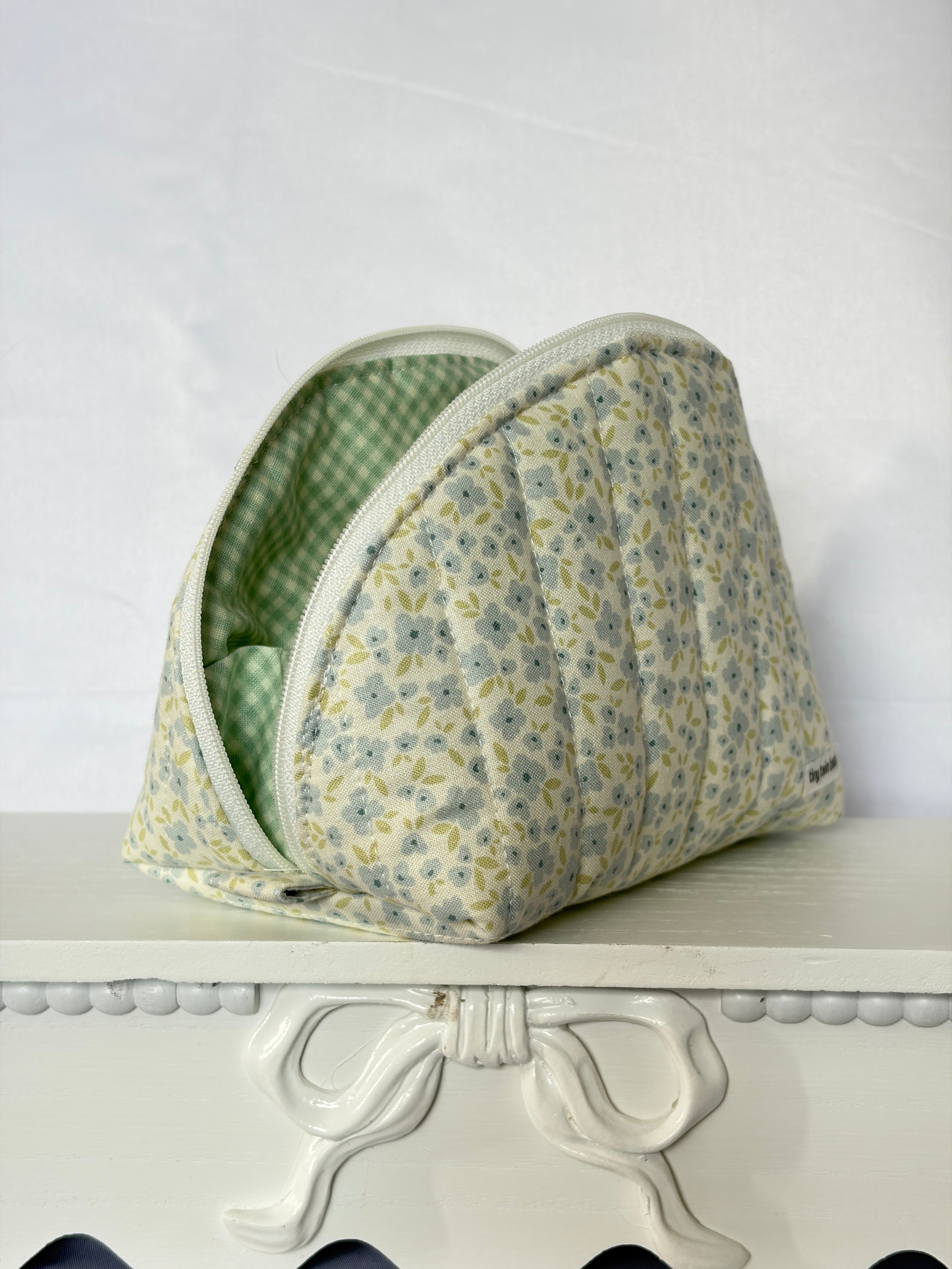 Blue Picnic Medium Clamshell Pouch