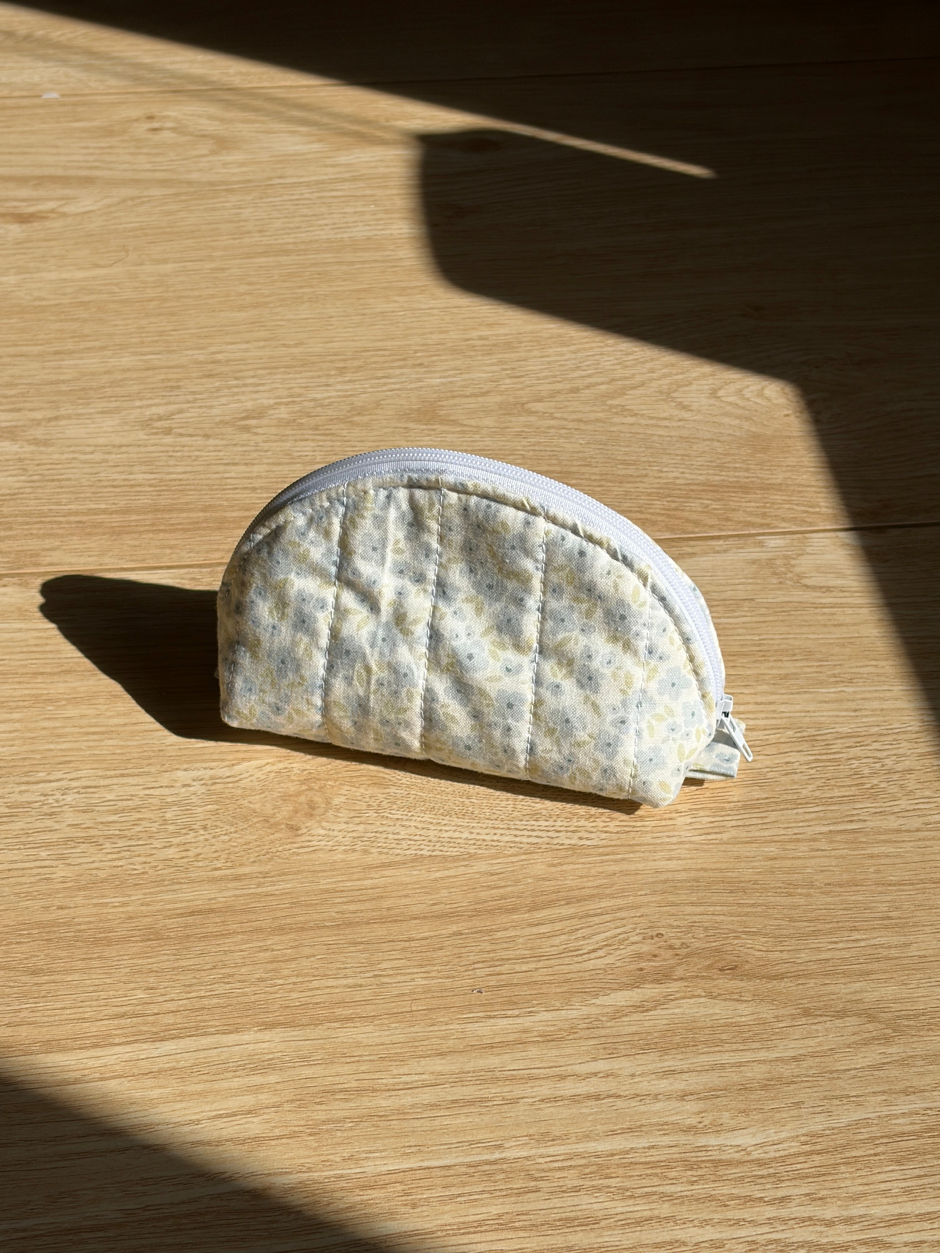 Blue Picnic Small Clamshell Pouch