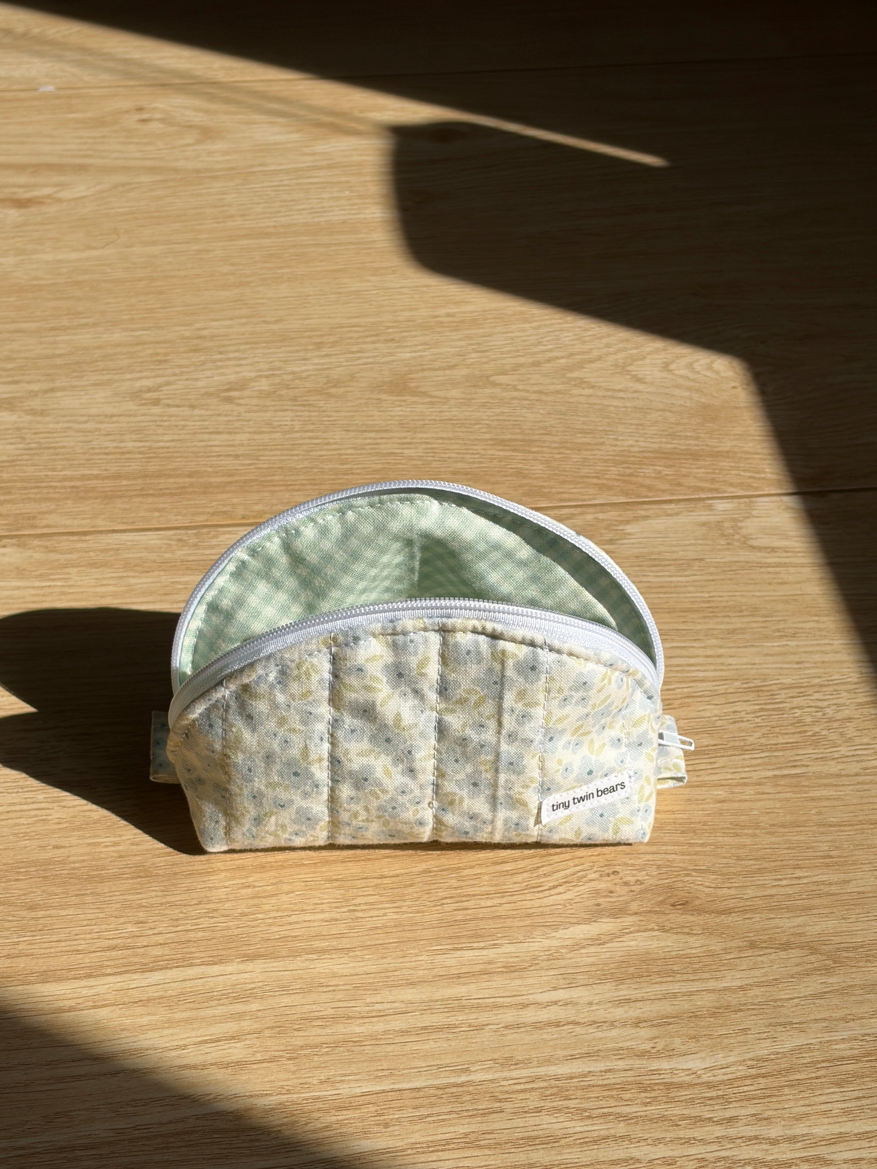 Blue Picnic Small Clamshell Pouch