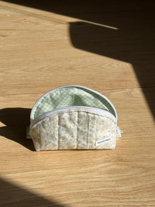 Blue Picnic Small Clamshell Pouch