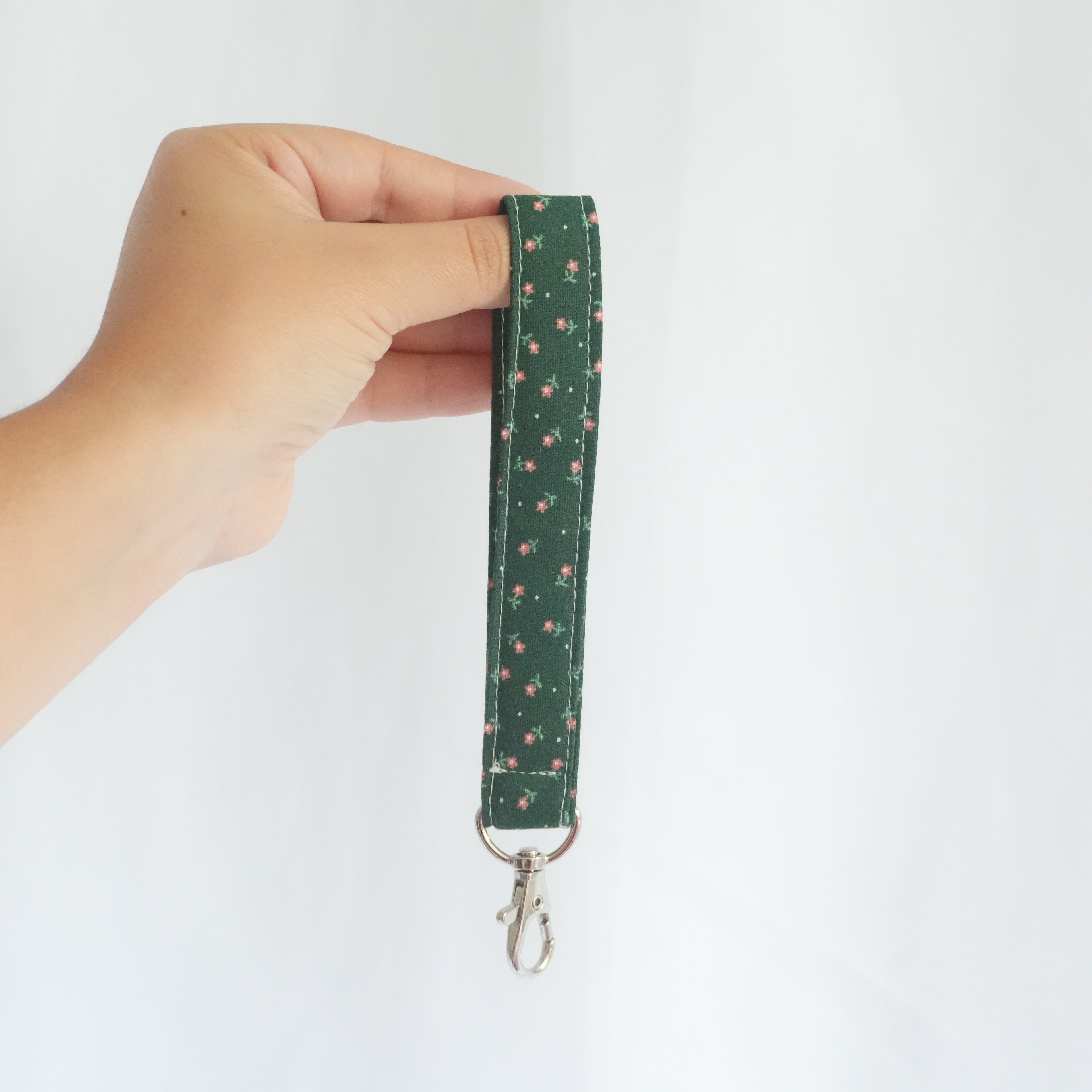 Tiny Green Floral Wristlet