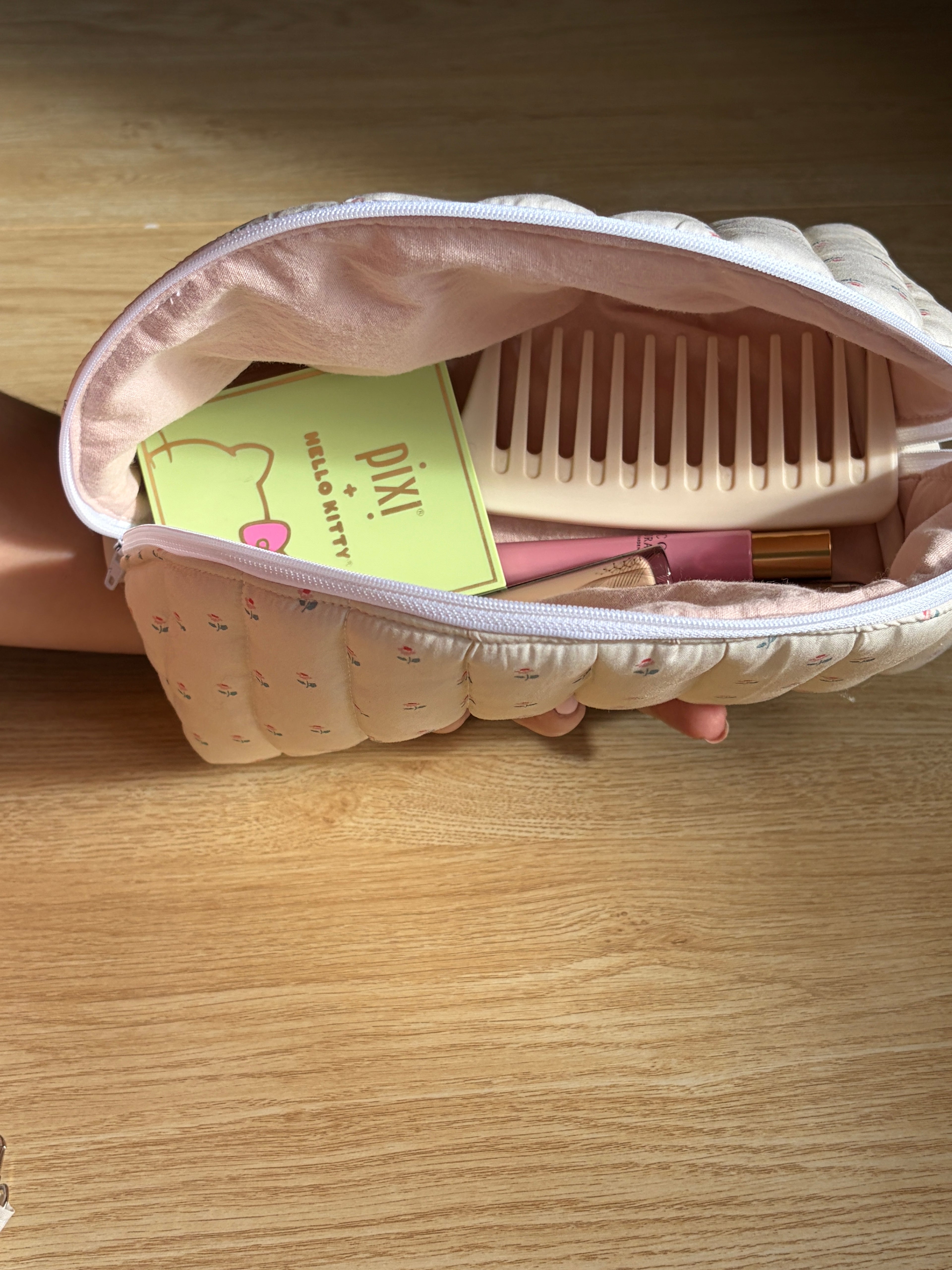 Dainty Floral Large Clamshell Pouch