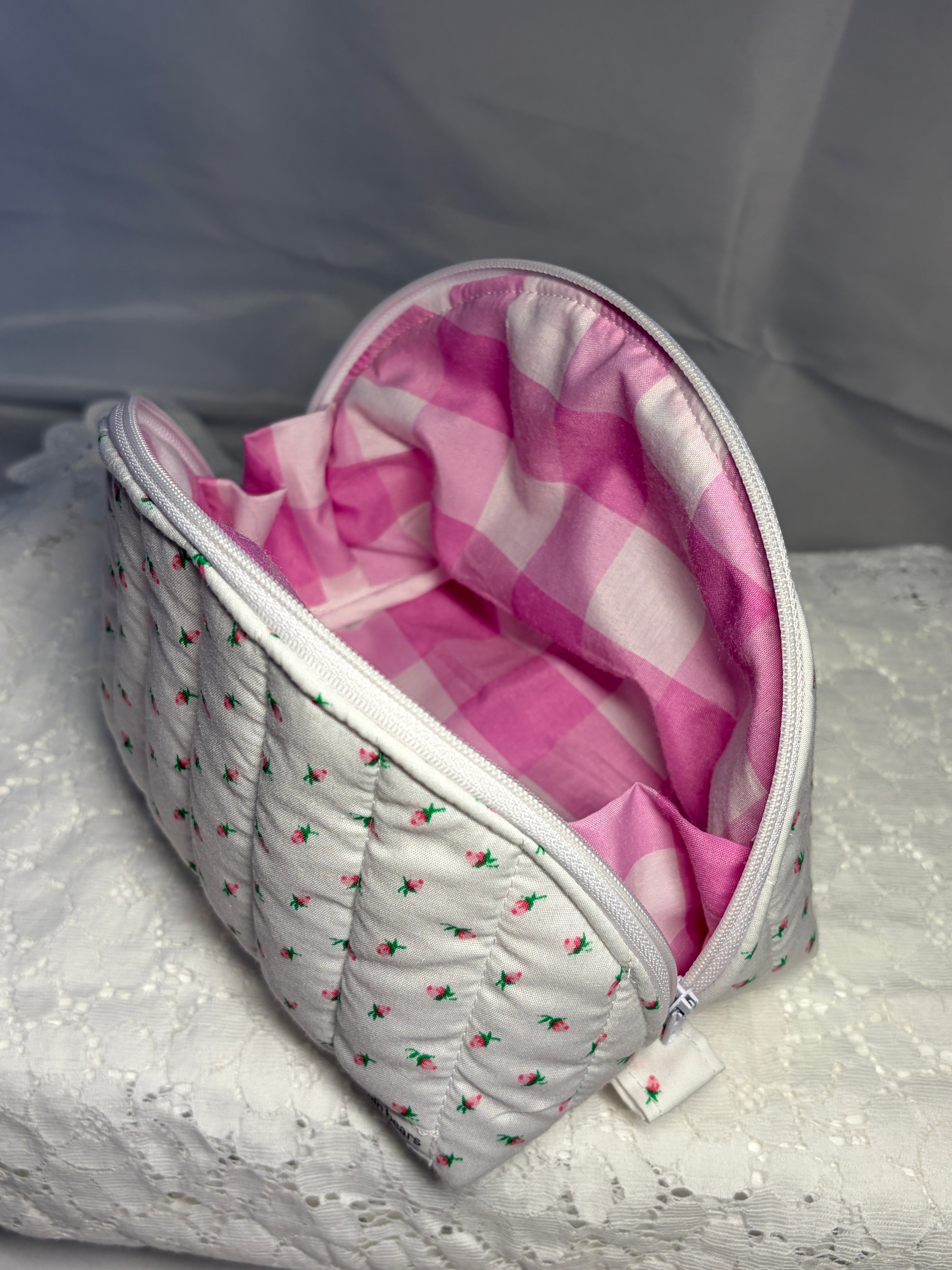 Mini Rose Medium Clamshell Pouch