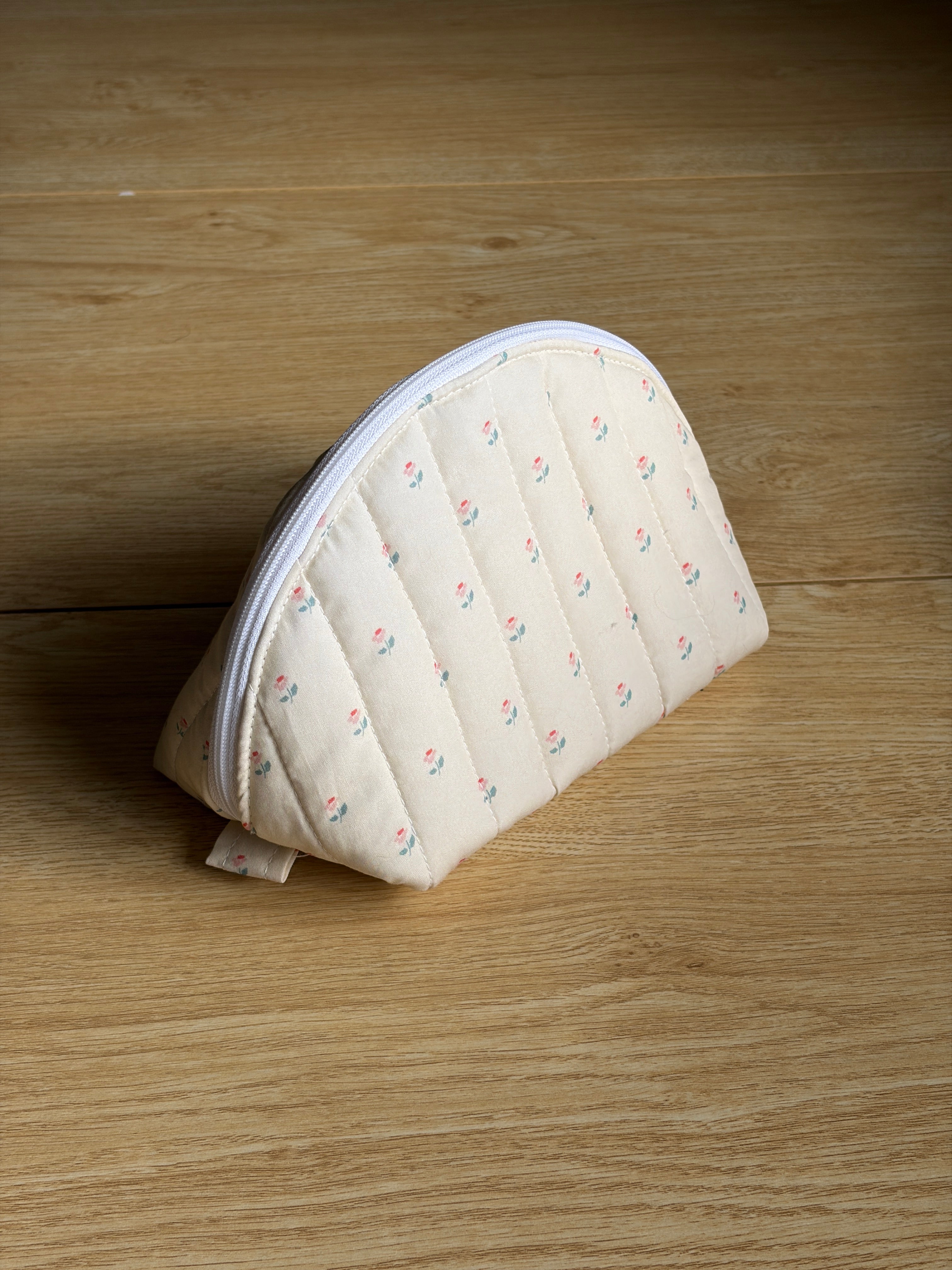 Dainty Floral Medium Clamshell Pouch