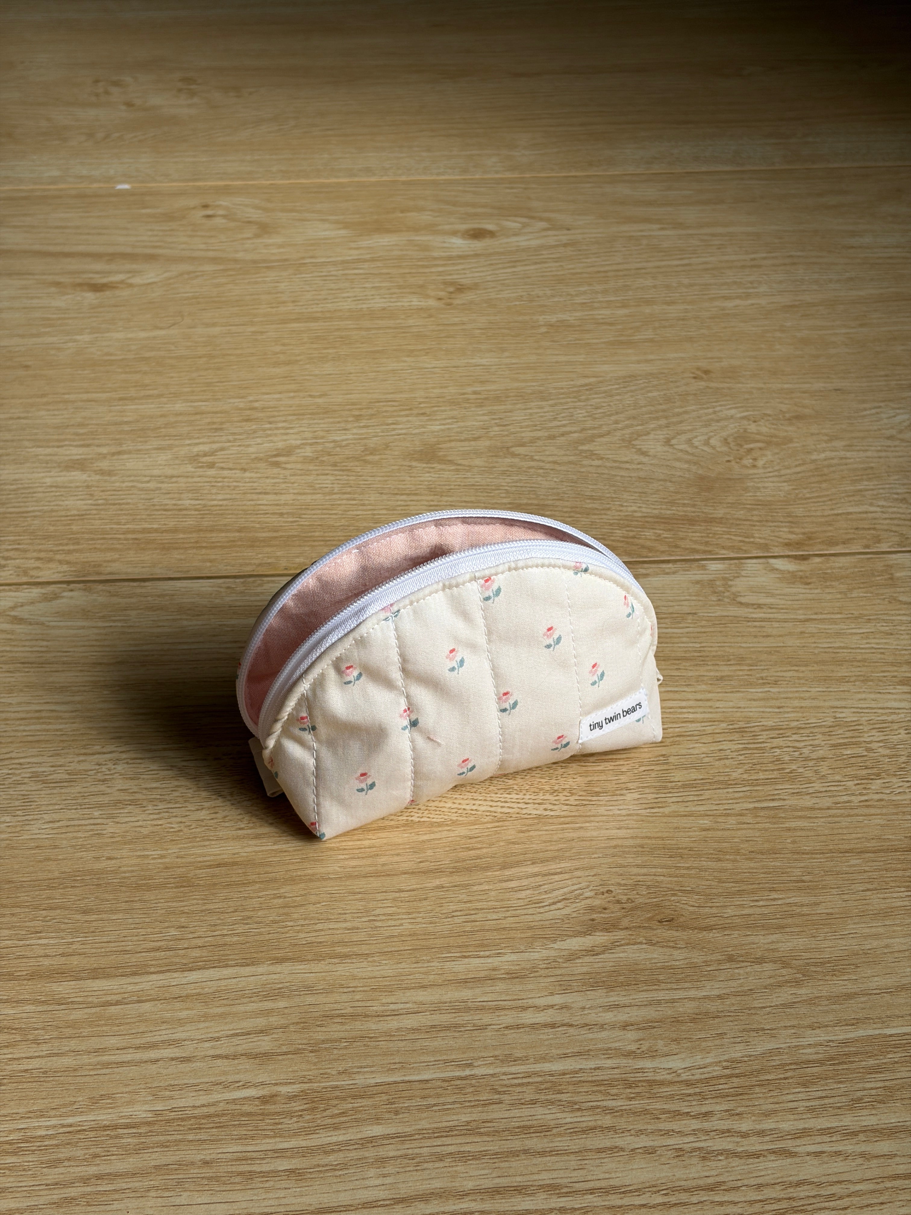 Dainty Floral Small Clamshell Pouch