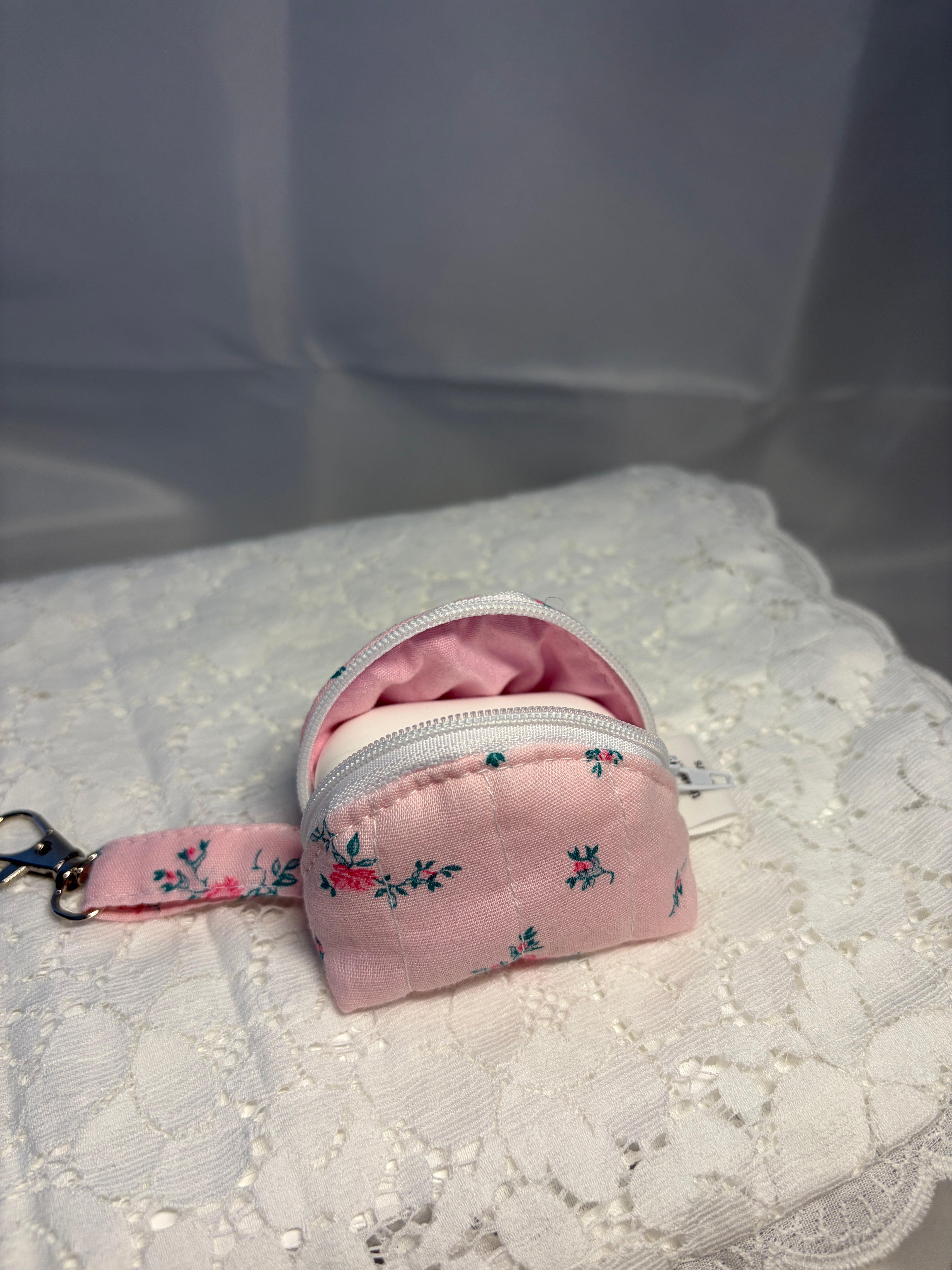 Rose Vintage Airpod Case