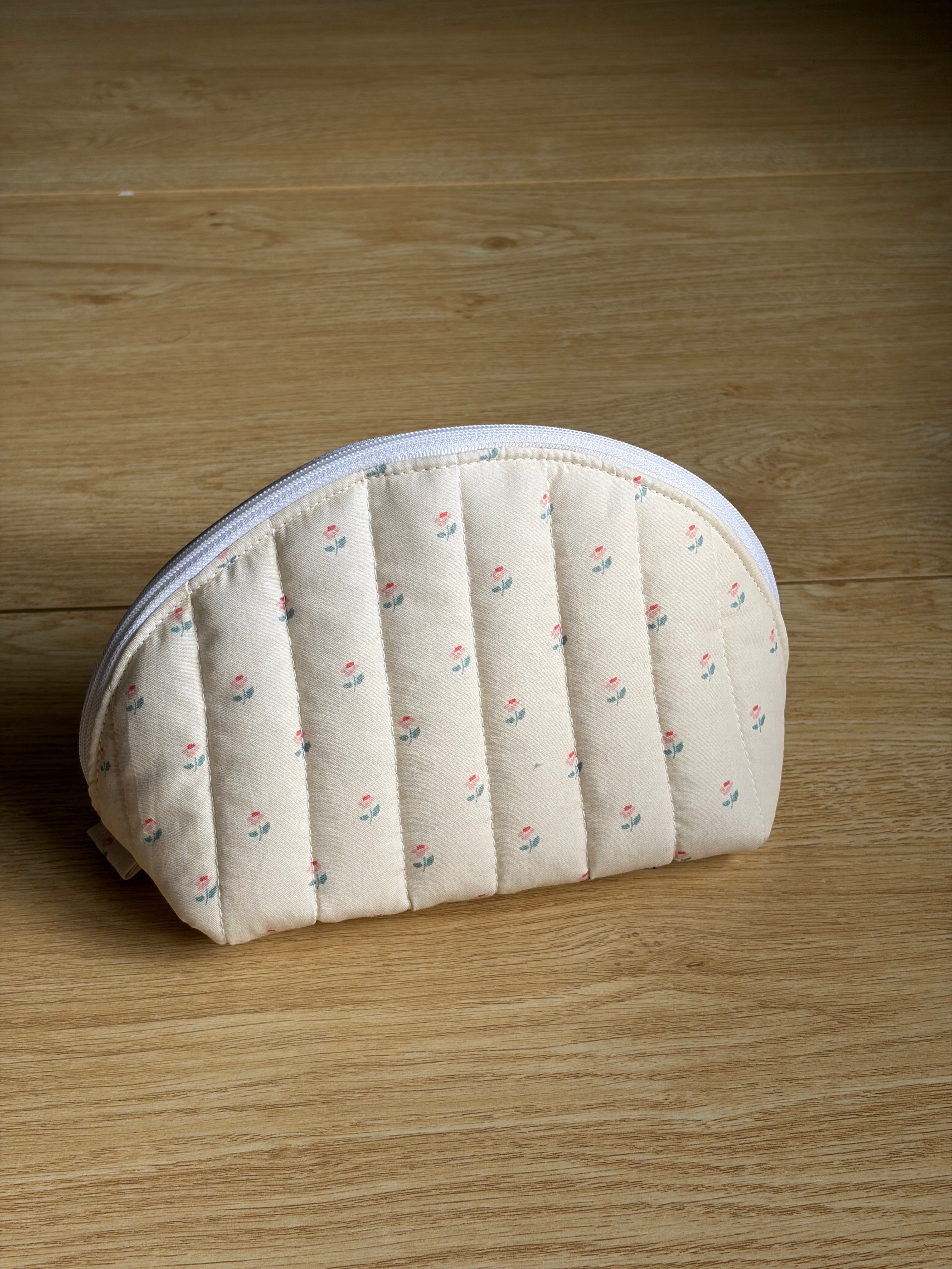 Dainty Floral Medium Clamshell Pouch