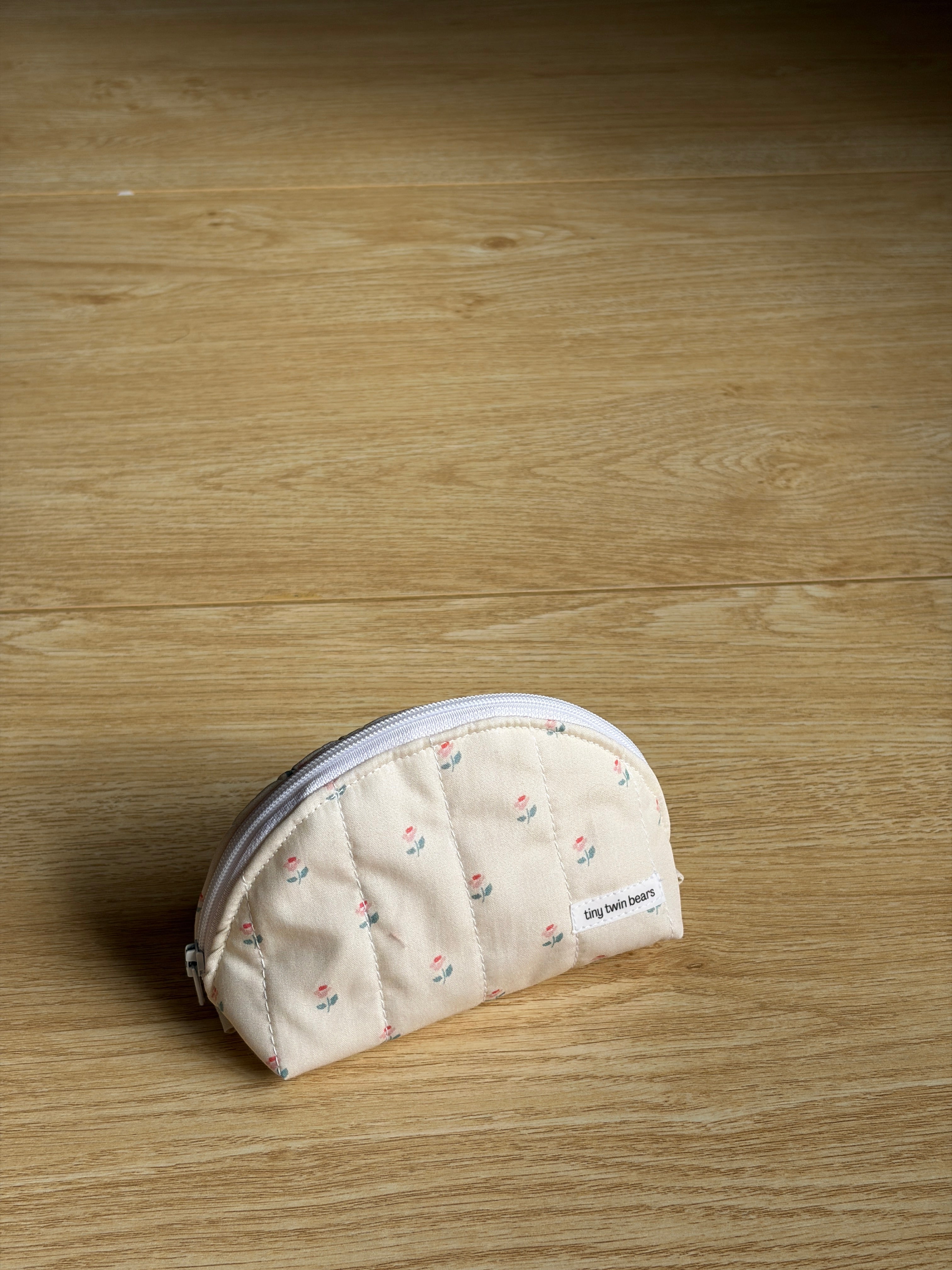 Dainty Floral Small Clamshell Pouch