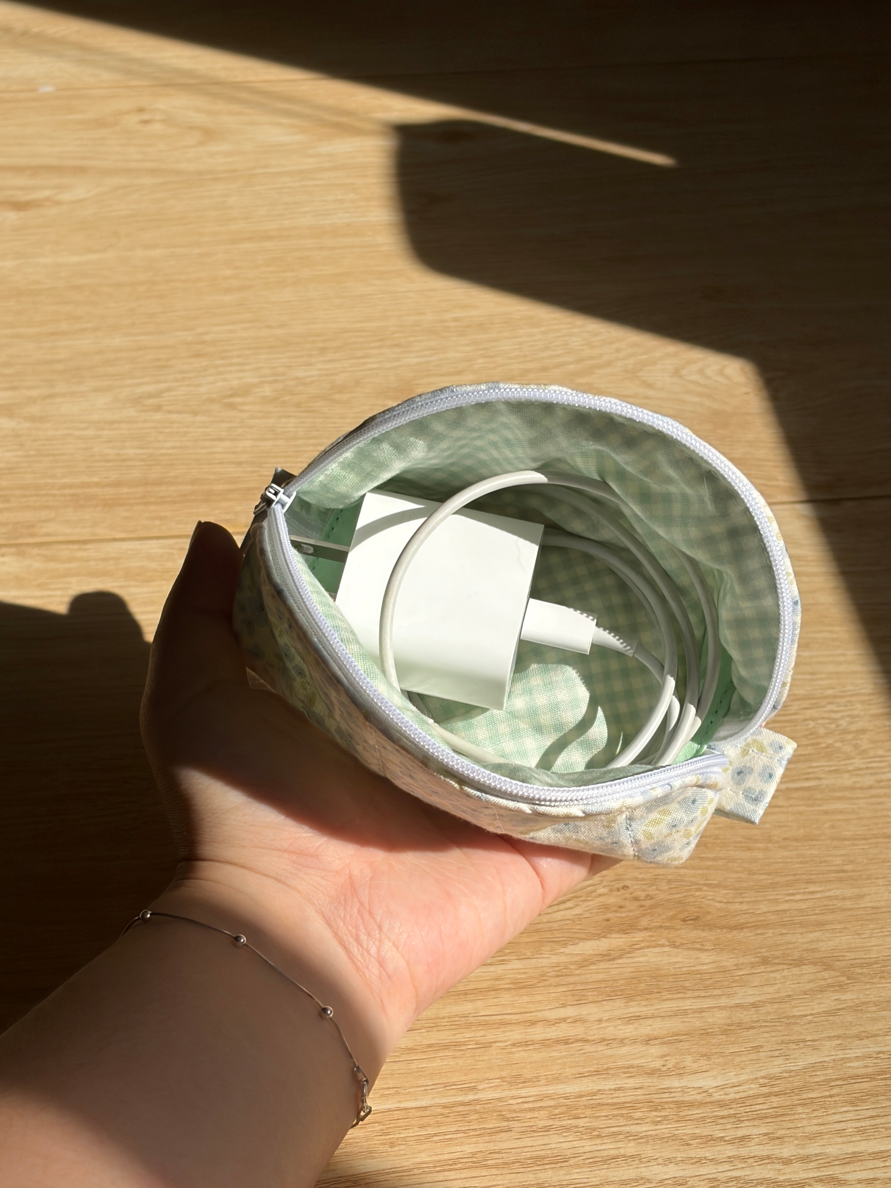 Blue Picnic Small Clamshell Pouch