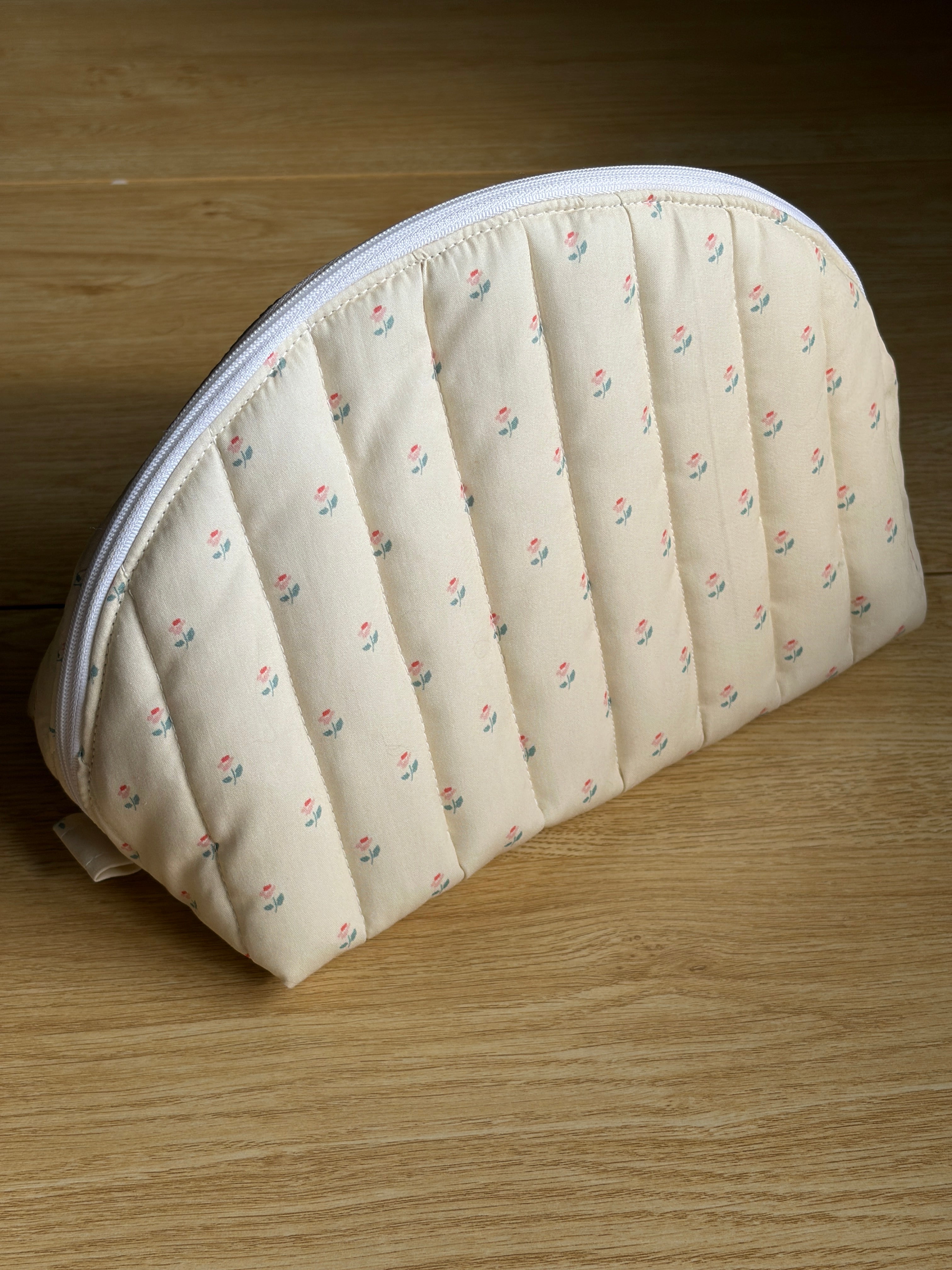 Dainty Floral Large Clamshell Pouch