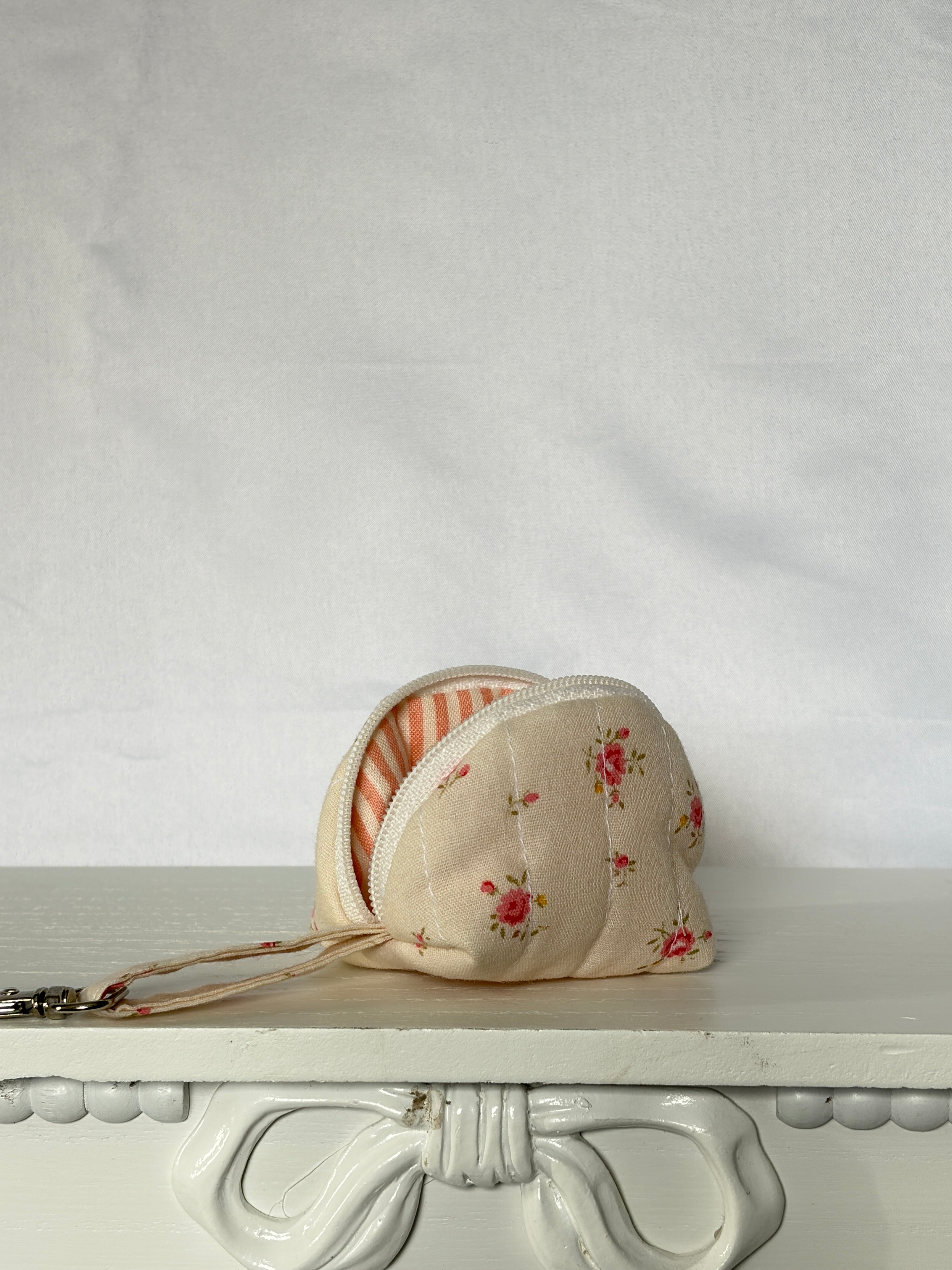Vintage Cream AirPod Case