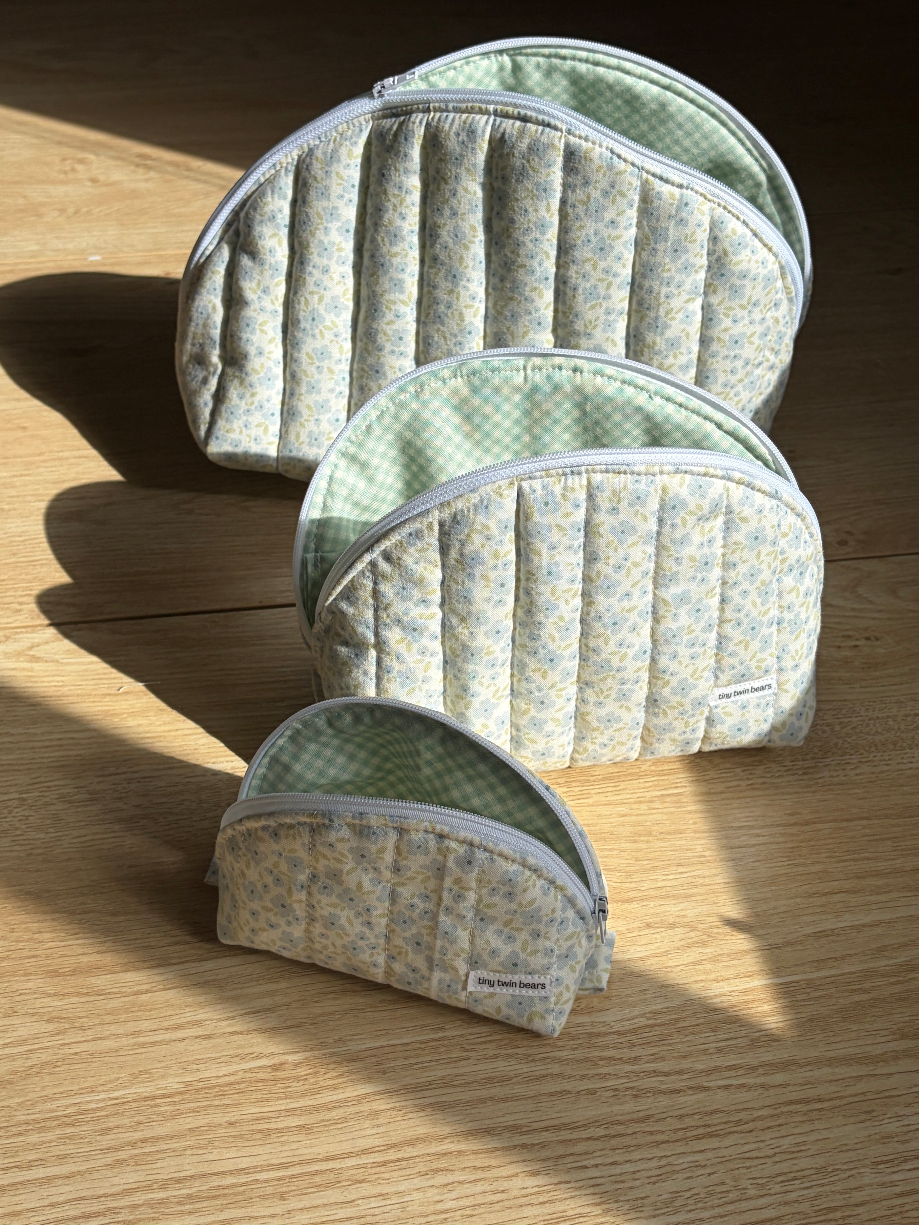 Blue Picnic Small Clamshell Pouch