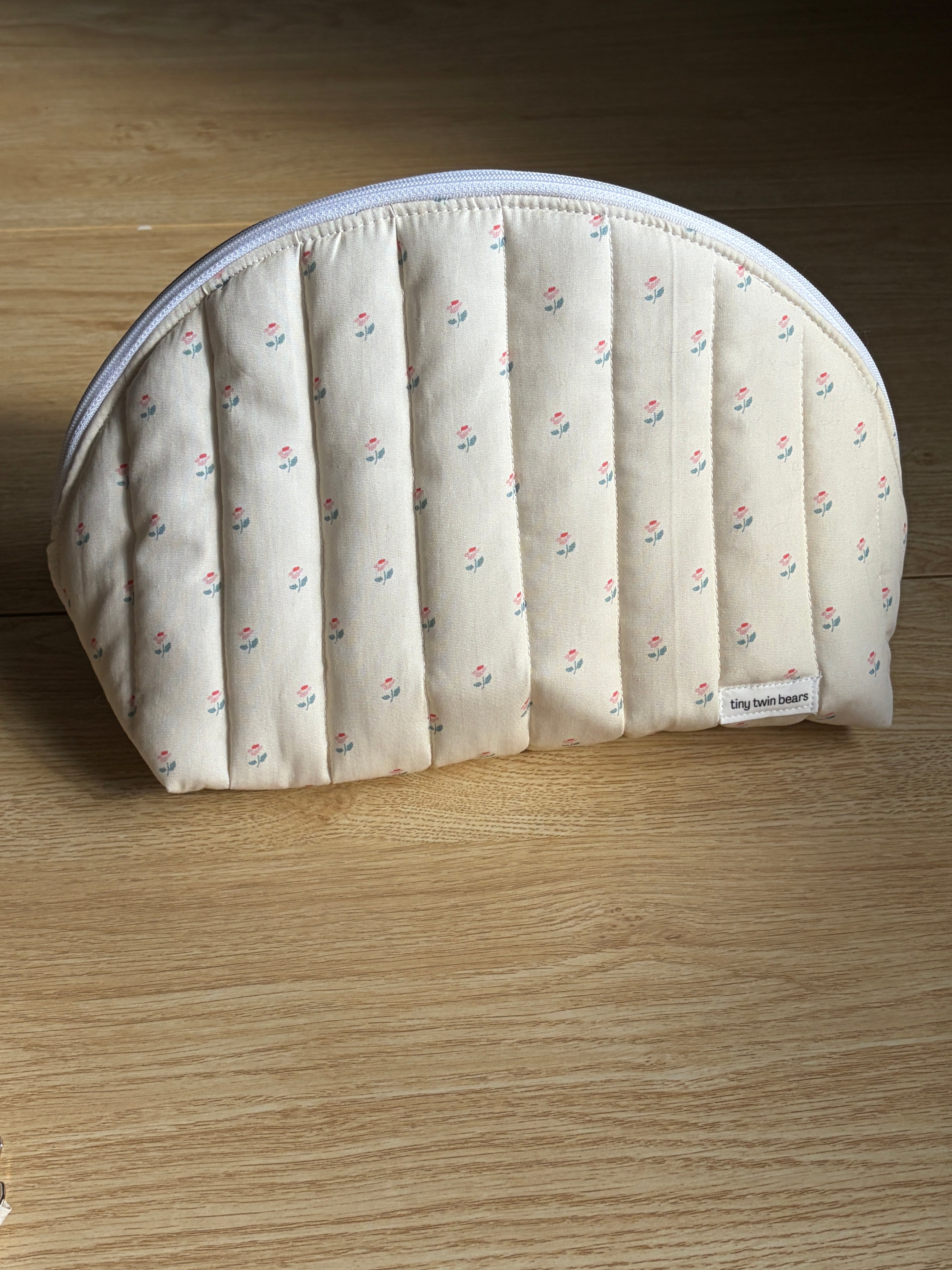 Dainty Floral Large Clamshell Pouch