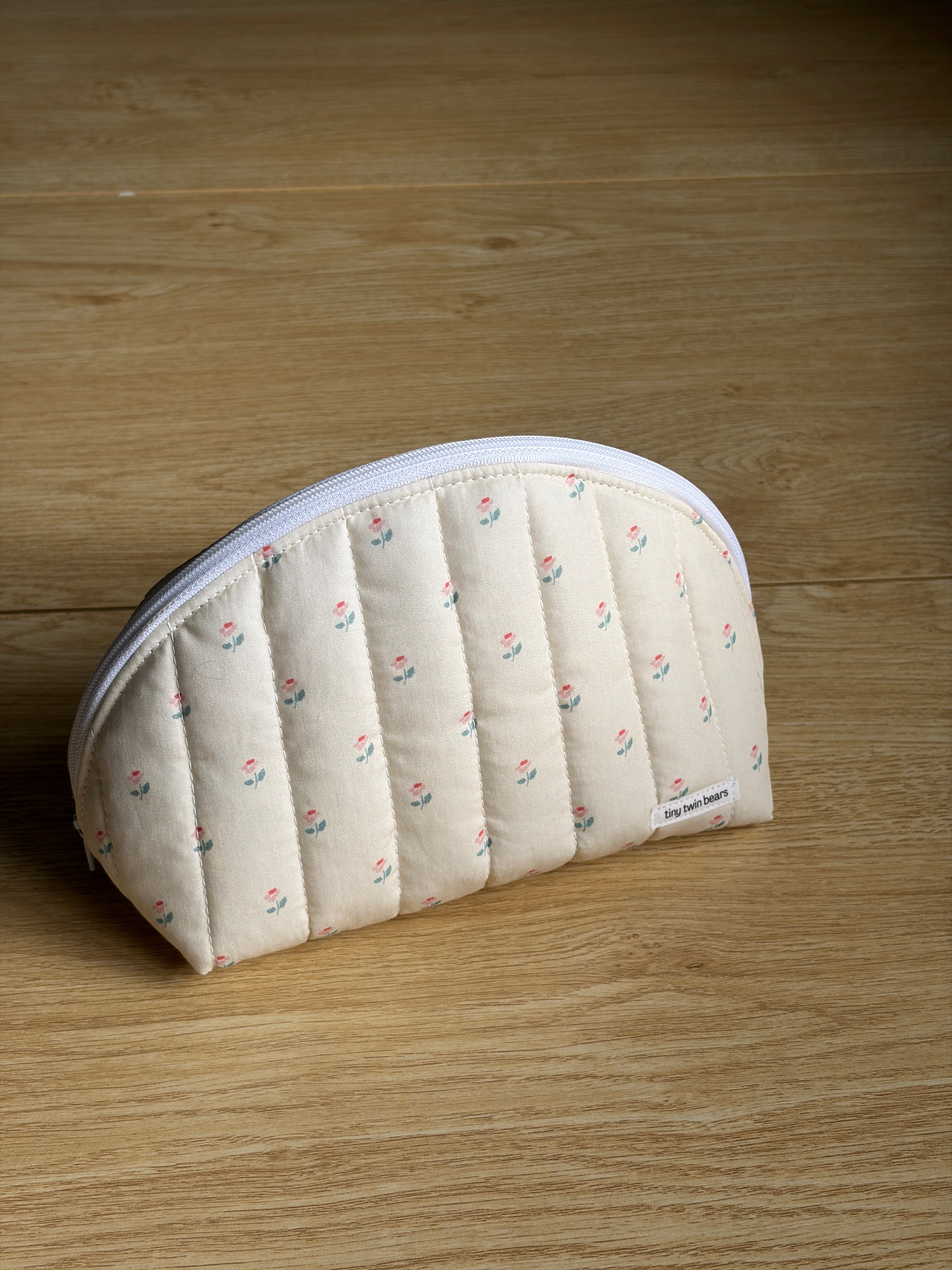 Dainty Floral Medium Clamshell Pouch