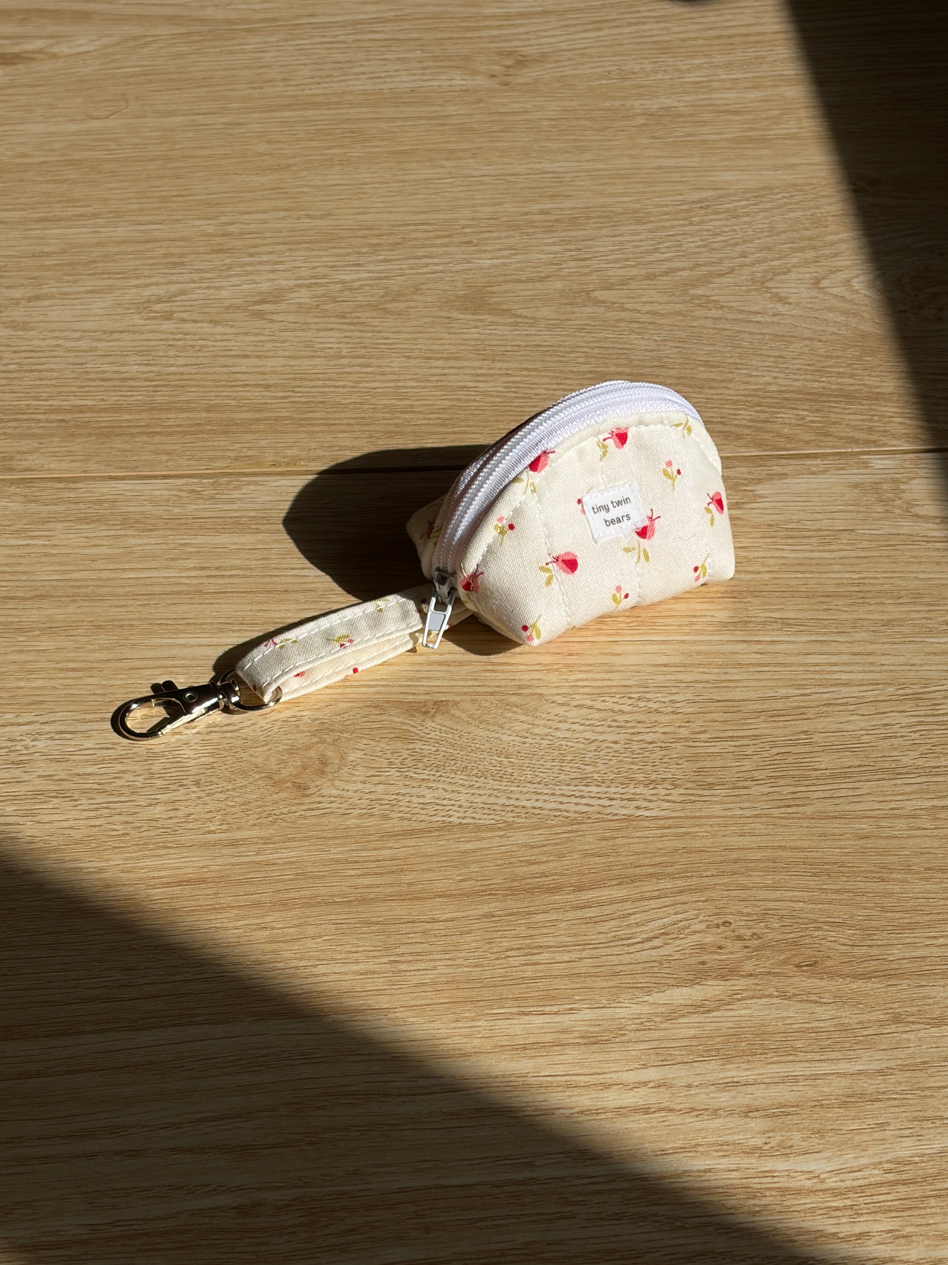 Lady Bug Quilted Keychain Clam Pouch