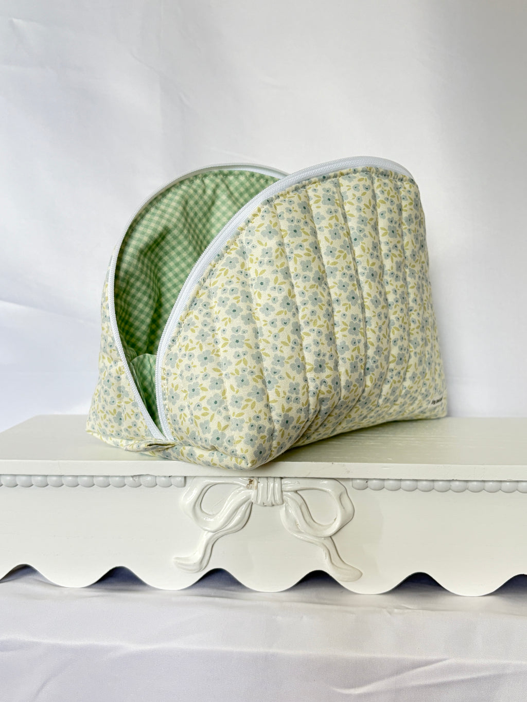 Blue Picnic Large Clamshell Pouch