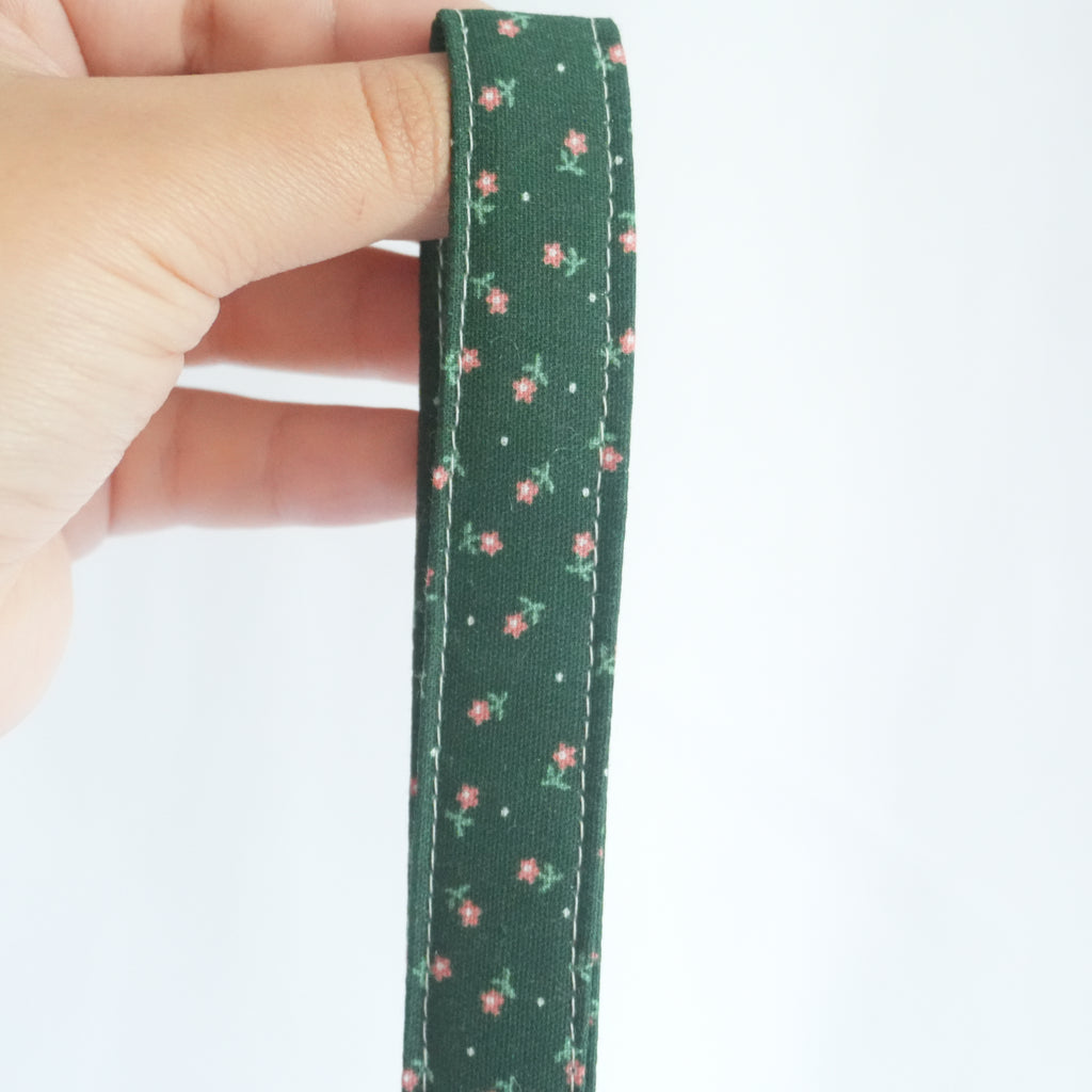 Tiny Green Floral Wristlet