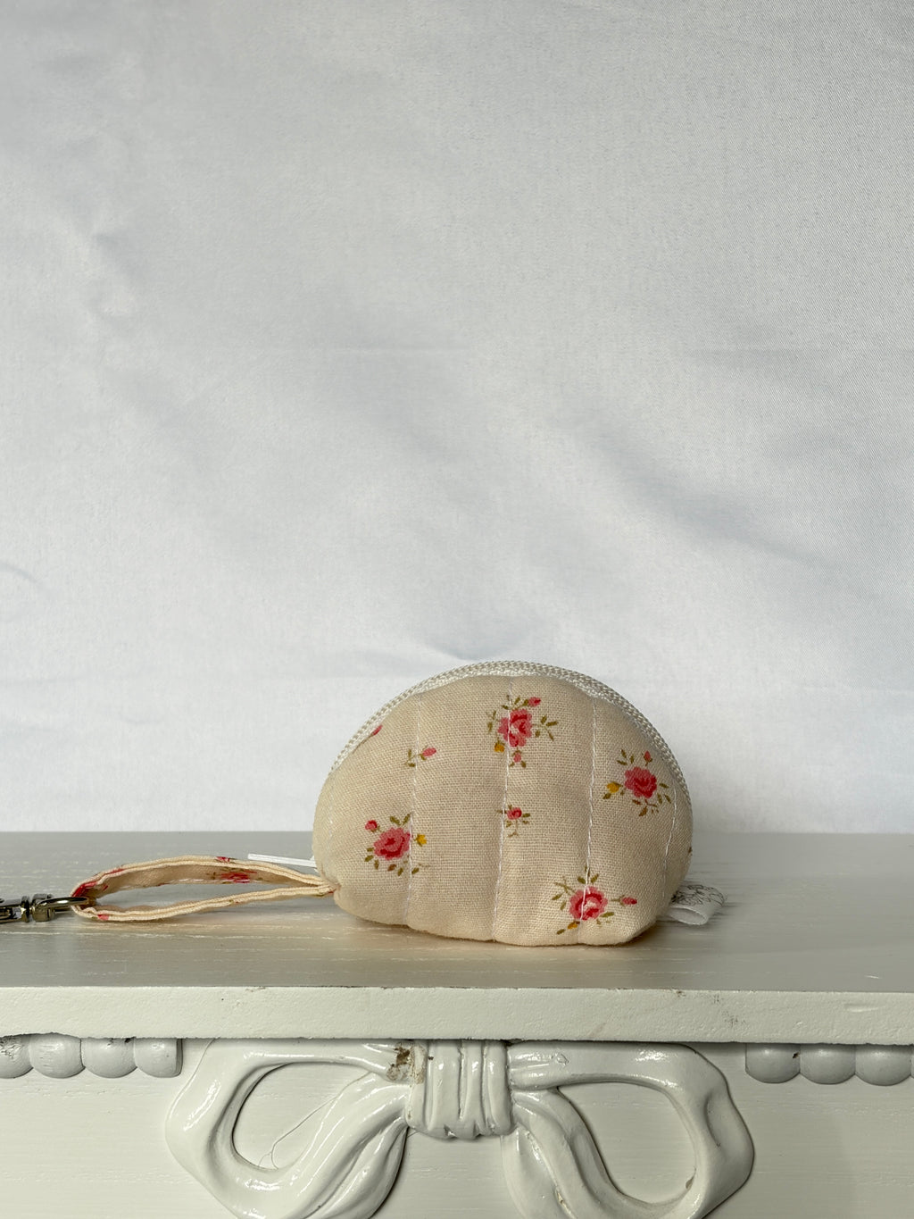 Vintage Cream AirPod Case