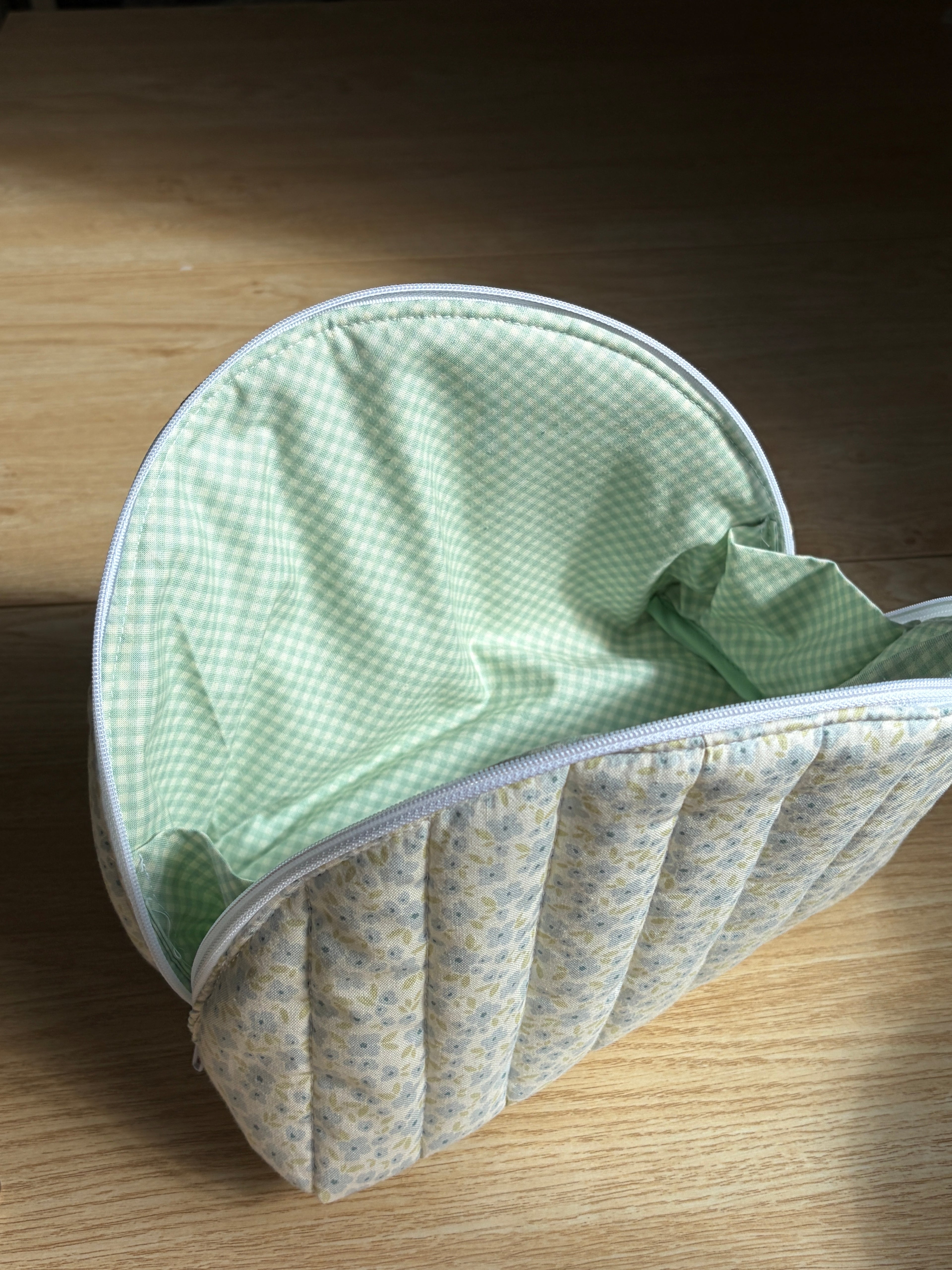 Blue Picnic Large Clamshell Pouch