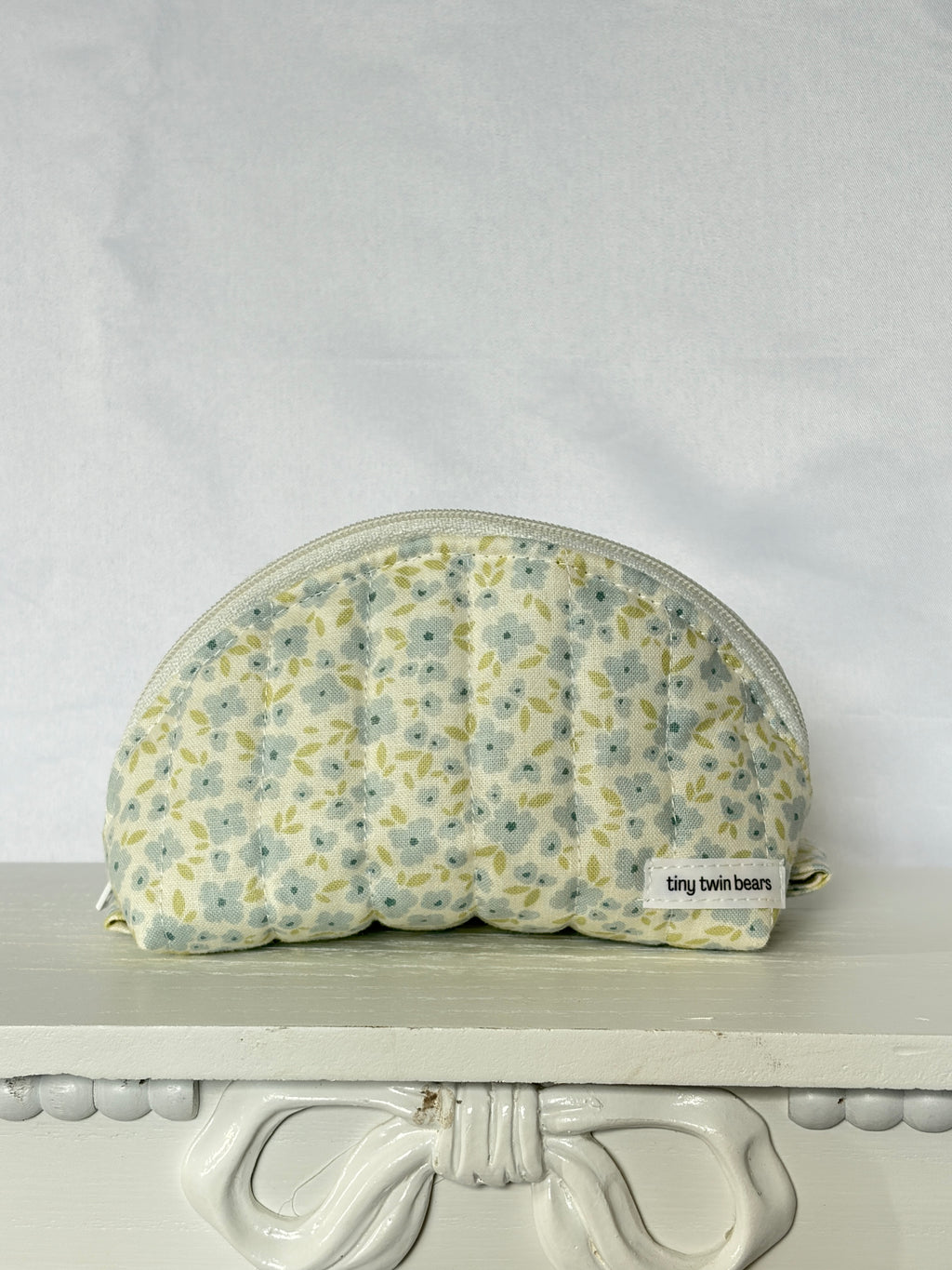 Blue Picnic Small Clamshell Pouch