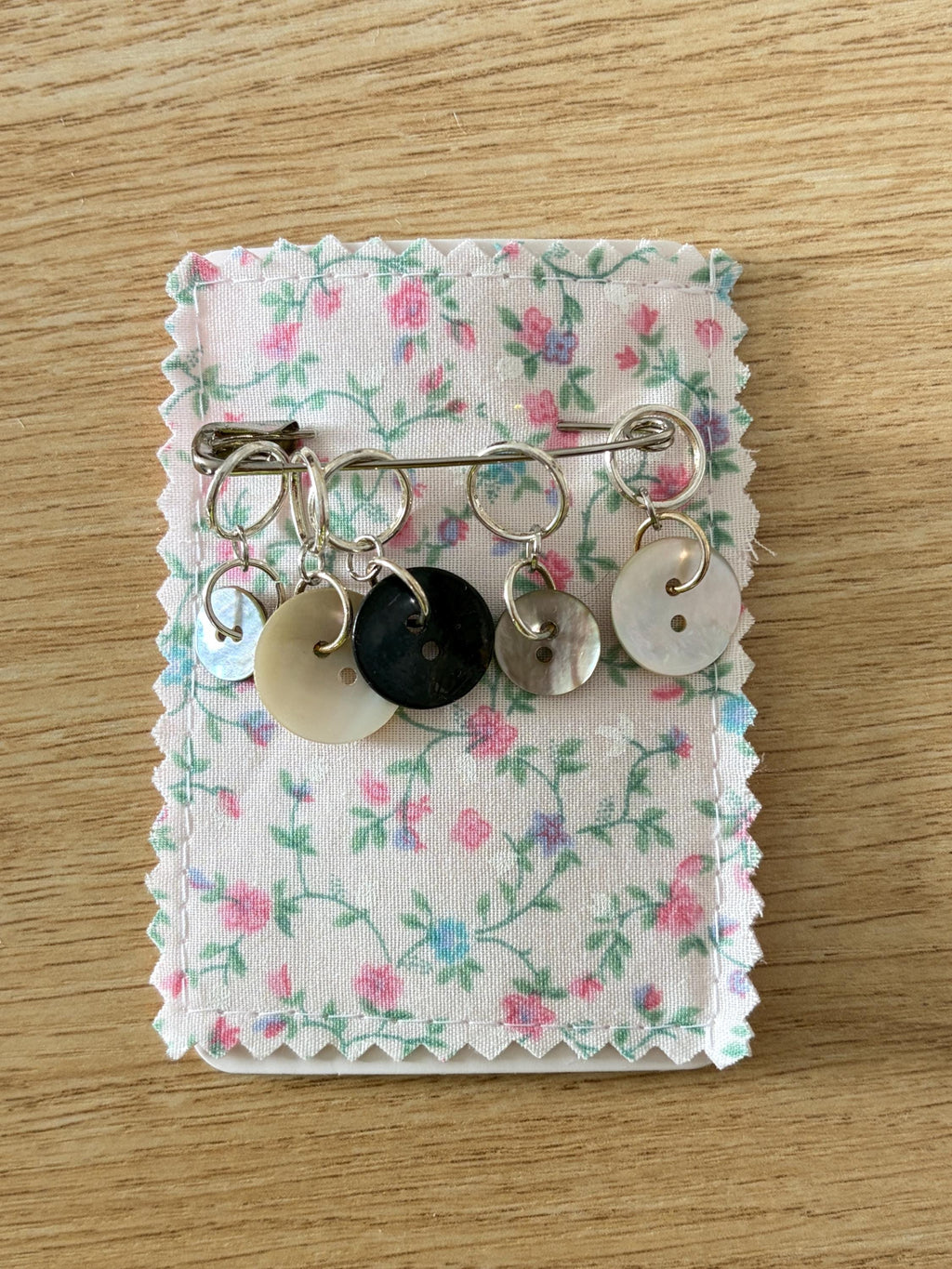 Shell Button Stitch Markers - Knitting Notion