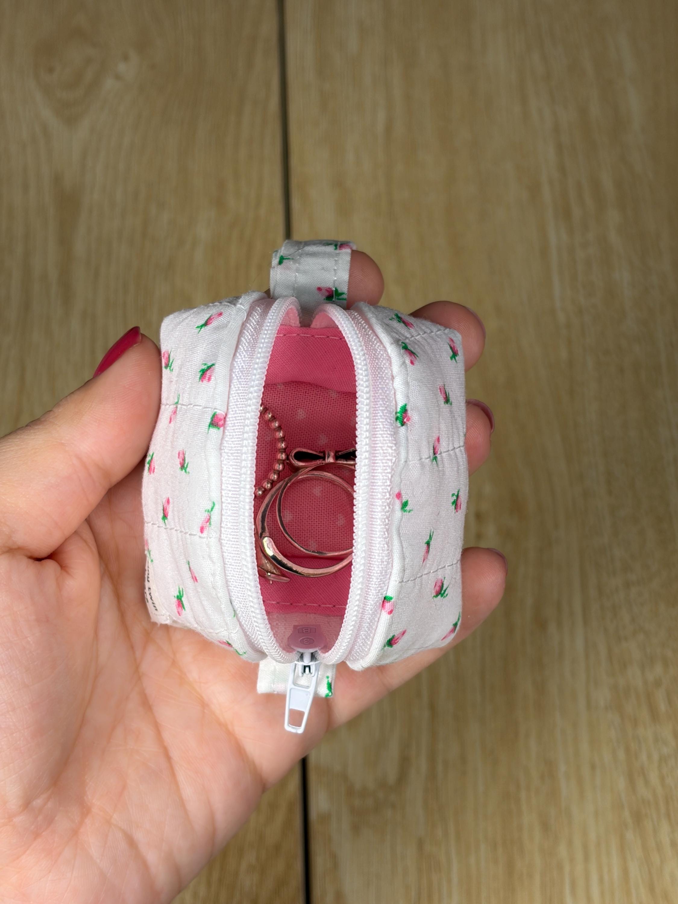 Quilted Keychain Clam Pouch