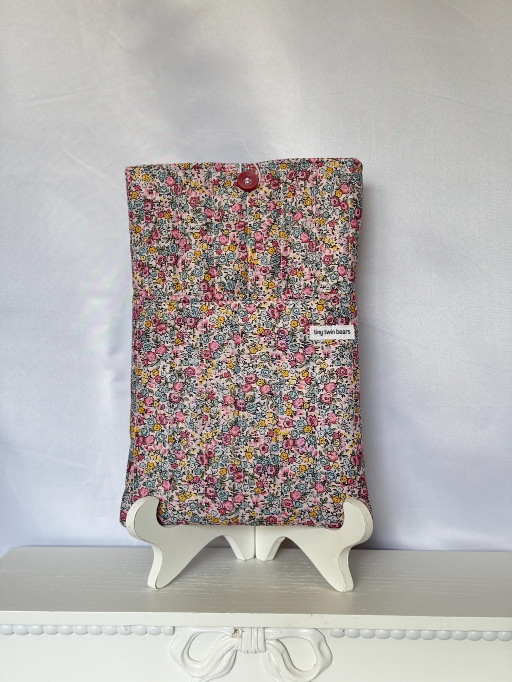 Ditsy Floral Quilted Book Sleeve