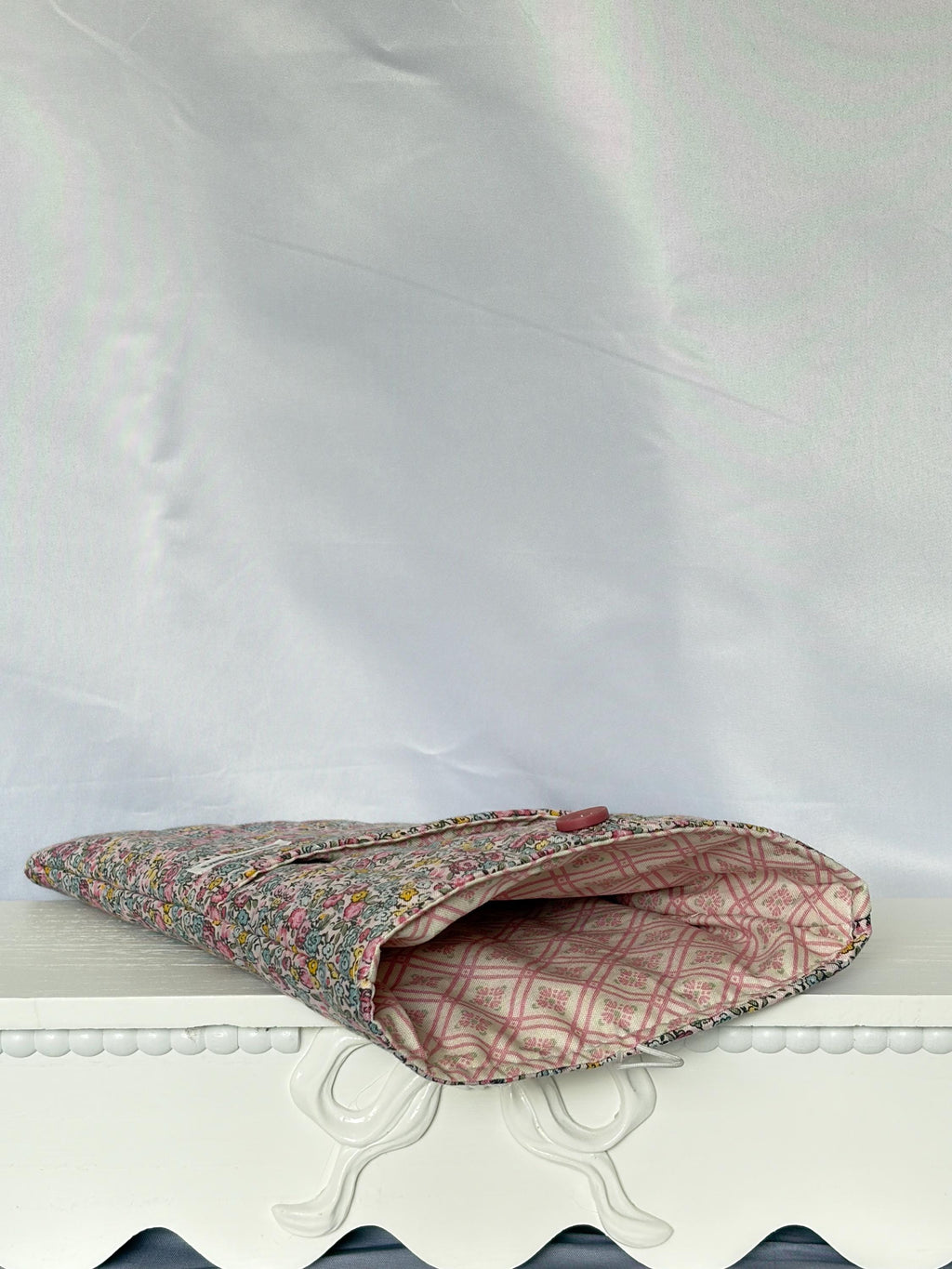 Ditsy Floral Quilted Book Sleeve